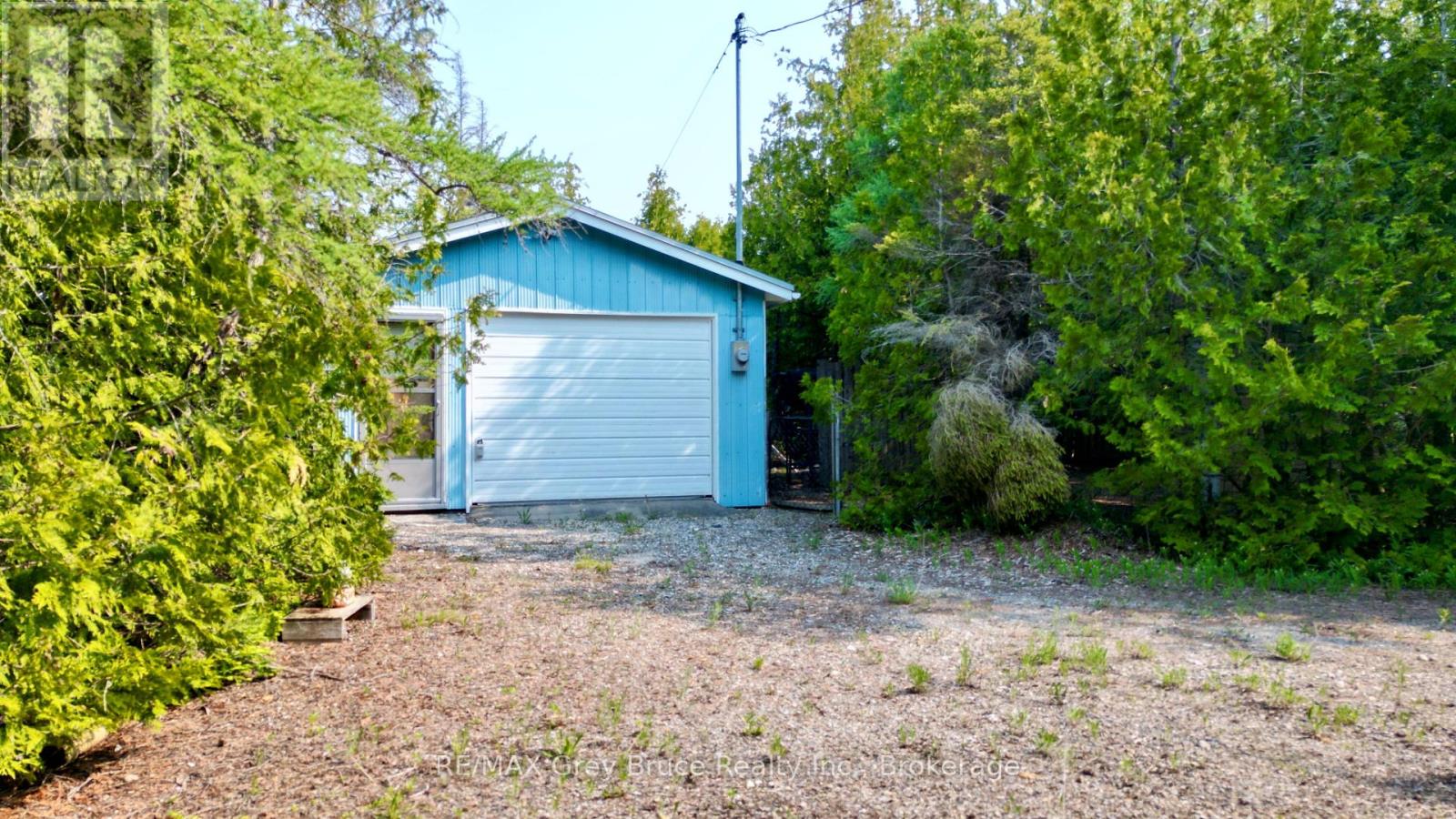 94 Pedwell Pt. Drive, Northern Bruce Peninsula, Ontario N0H 2R0 - Photo 5 - X12058098