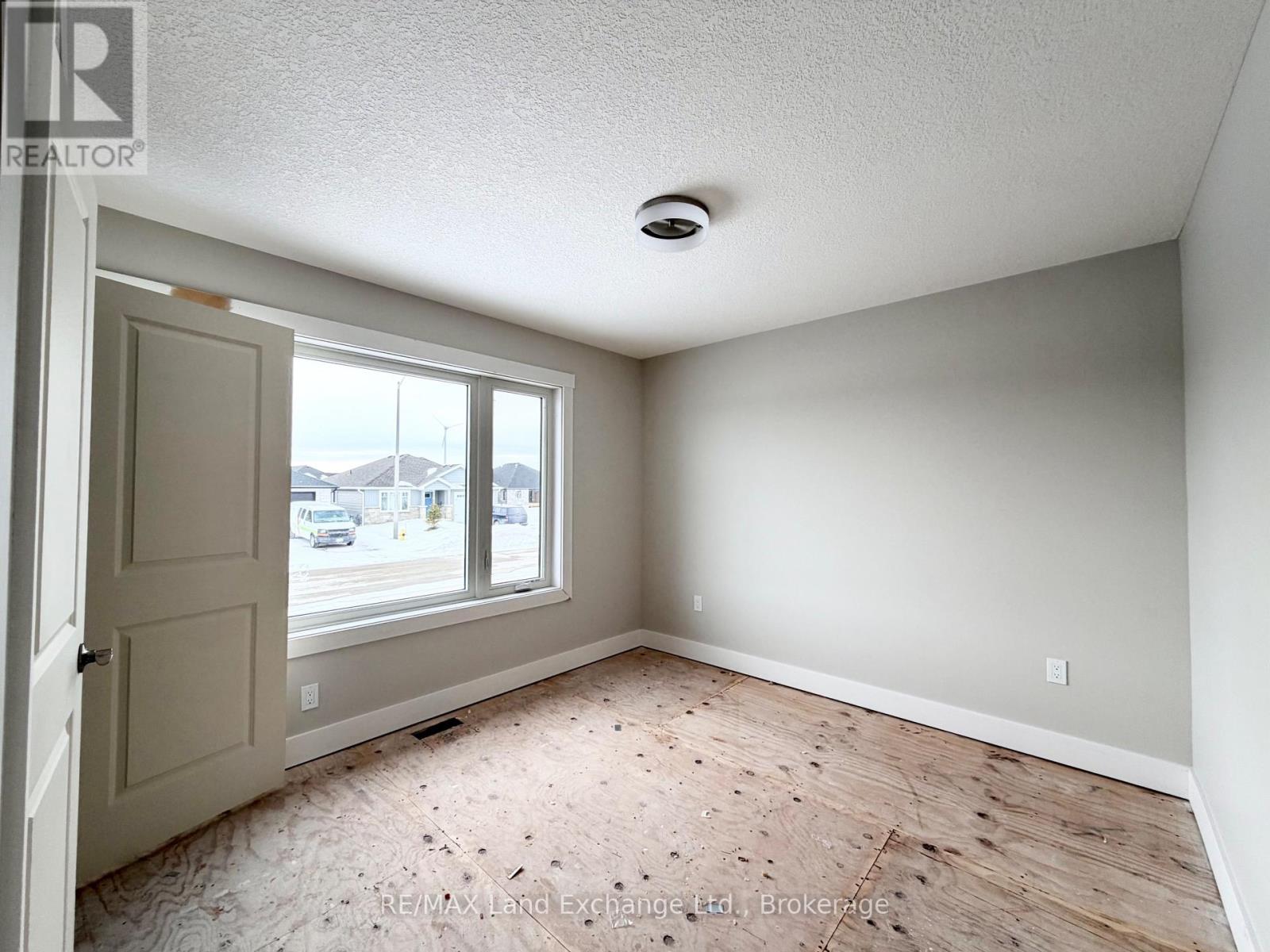 451 Burnside Street, Saugeen Shores, Ontario N0H 2C3 - Photo 4 - X12072308