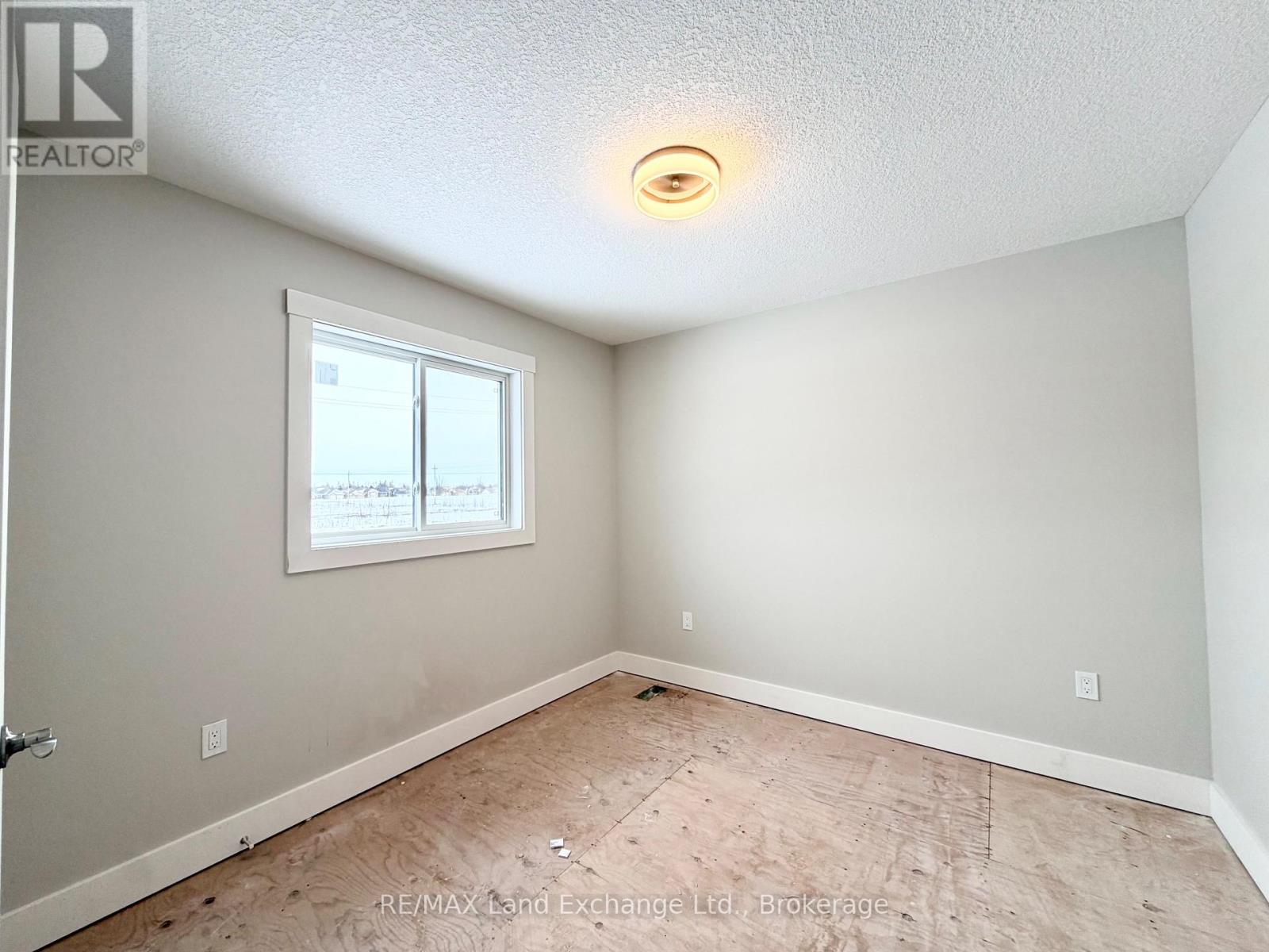 451 Burnside Street, Saugeen Shores, Ontario N0H 2C3 - Photo 7 - X12072308