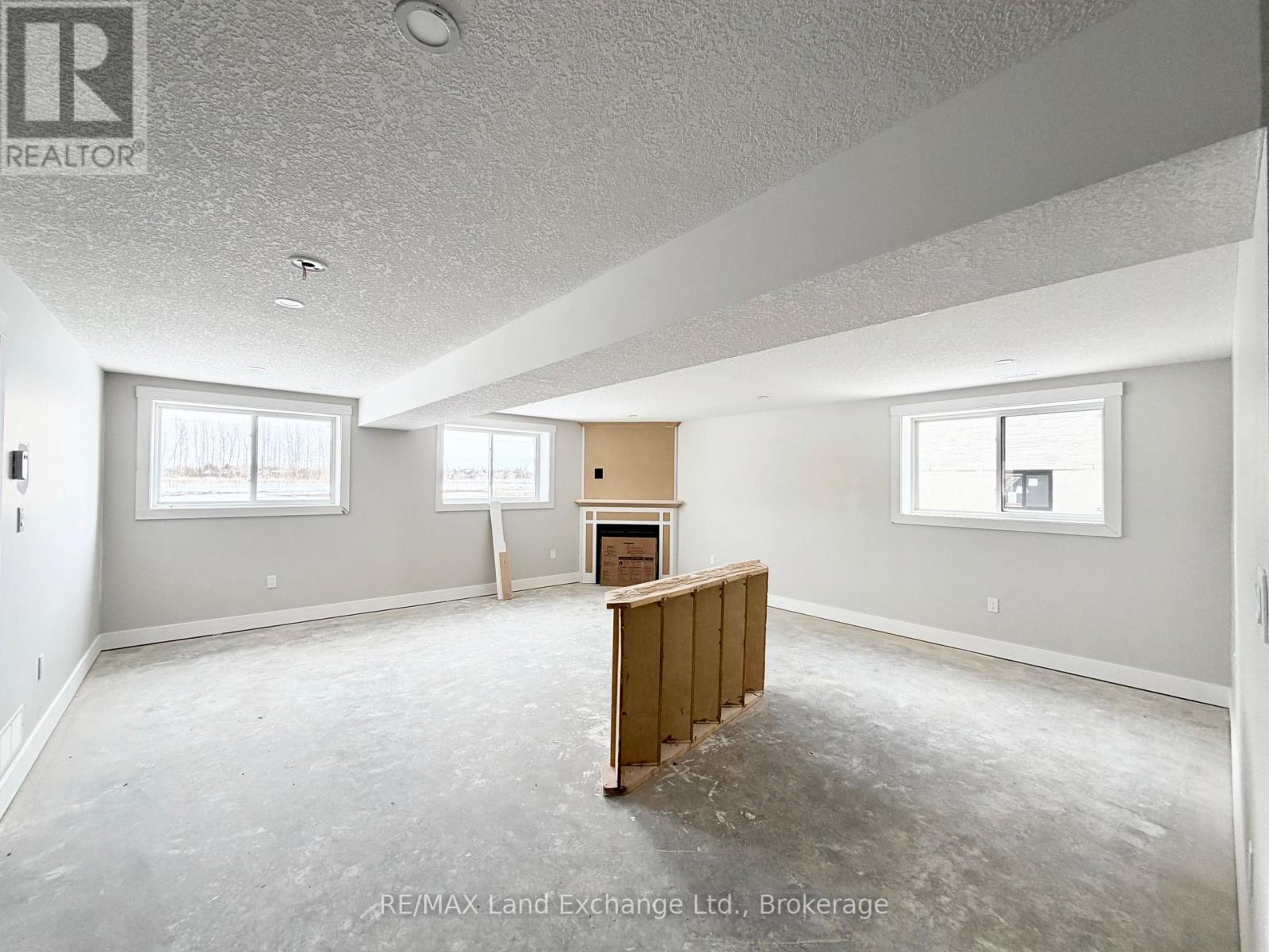 451 Burnside Street, Saugeen Shores, Ontario N0H 2C3 - Photo 8 - X12072308