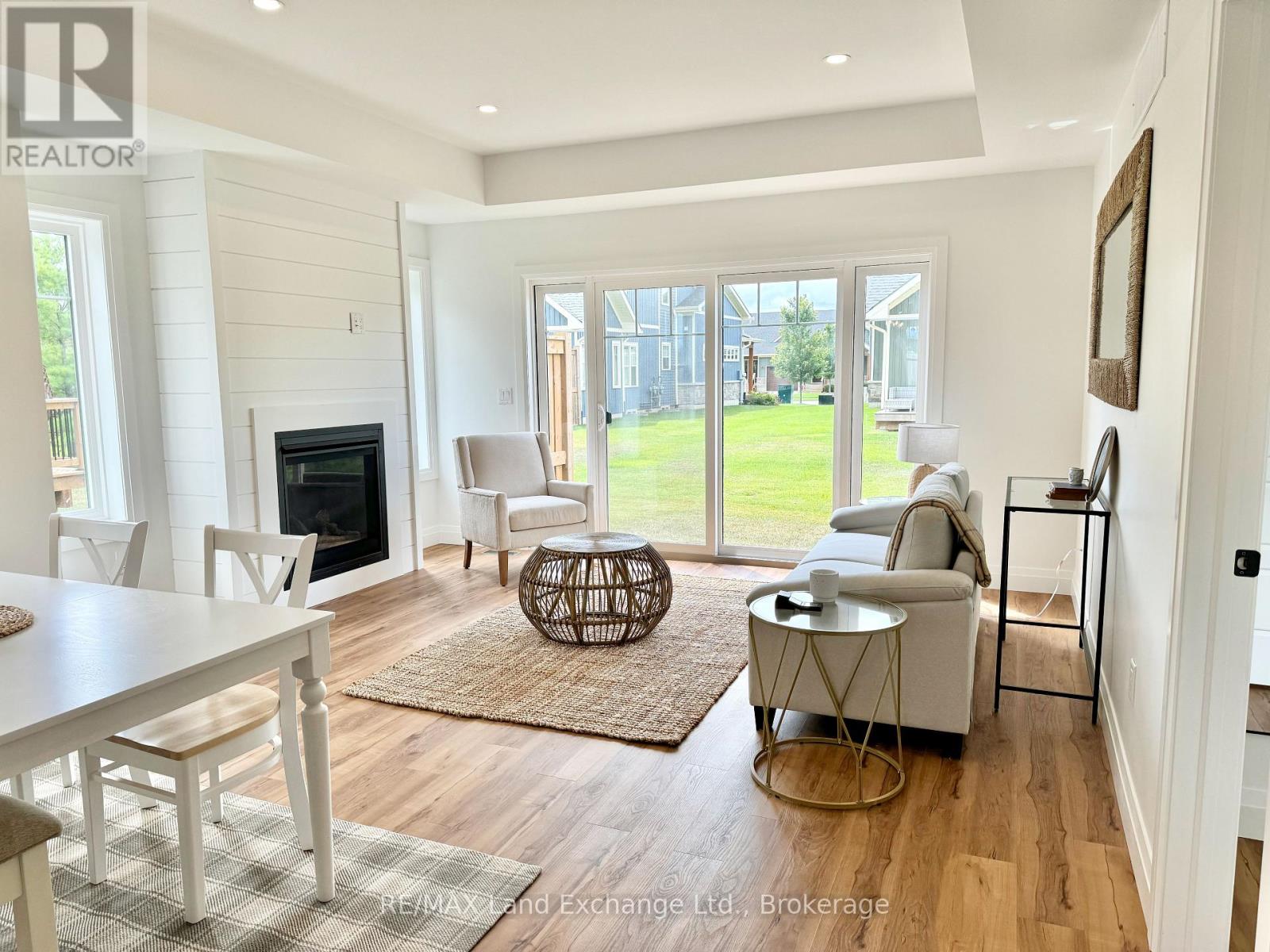 102 Eagle Court, Saugeen Shores, Ontario N0H 2C3 - Photo 9 - X12151576