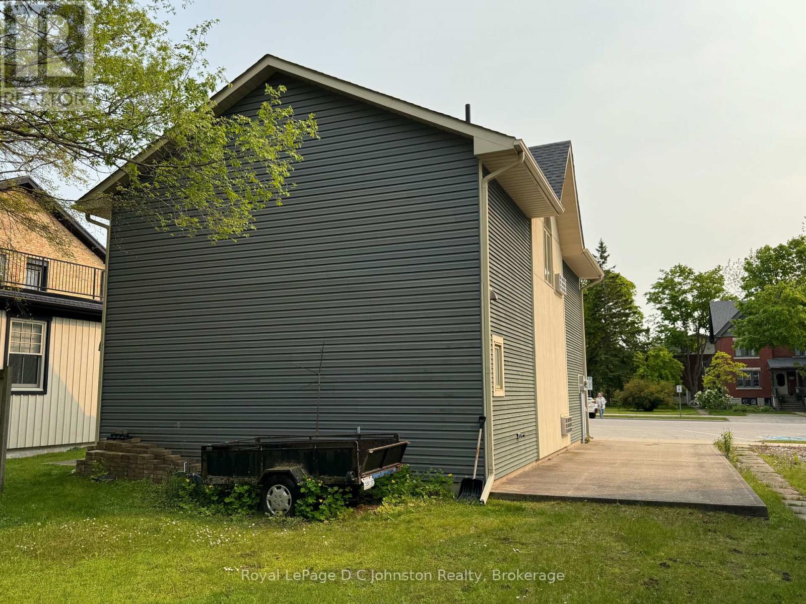 140 High Street, Saugeen Shores, Ontario N0H 2L0 - Photo 4 - X12194396