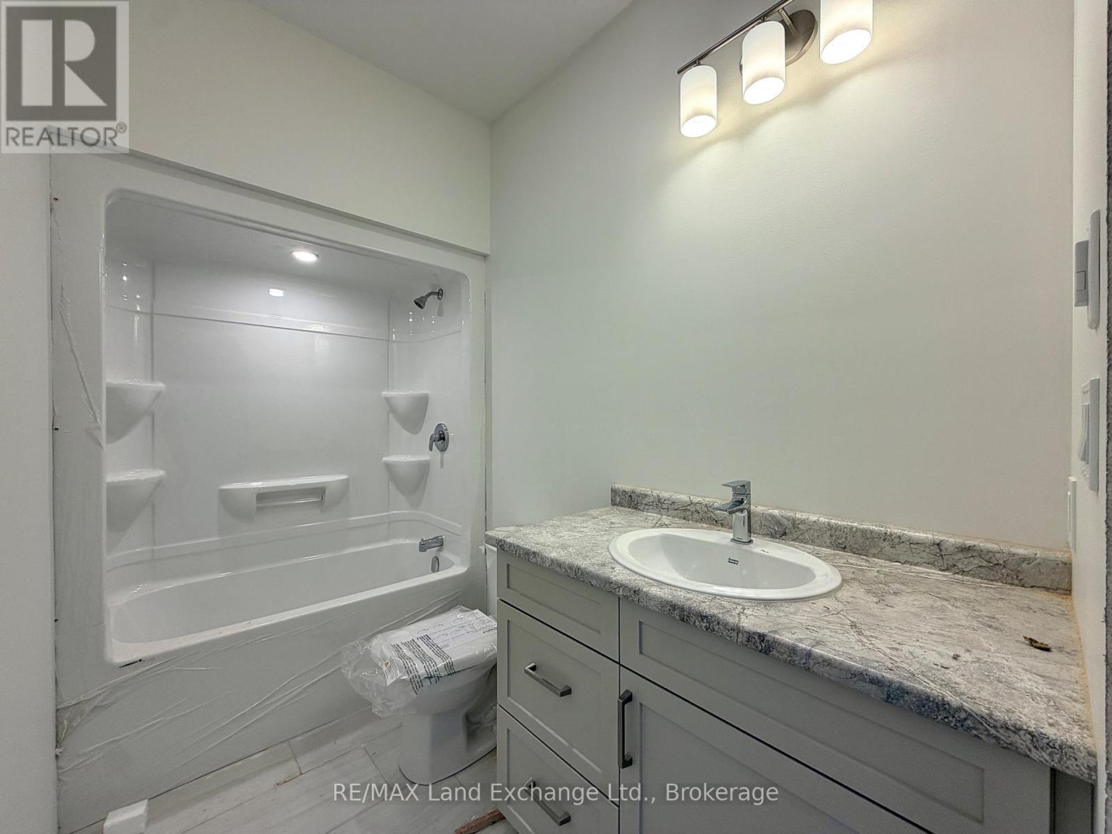 288 Ridge Street, Saugeen Shores, Ontario N0H 2C3 - Photo 5 - X12305499