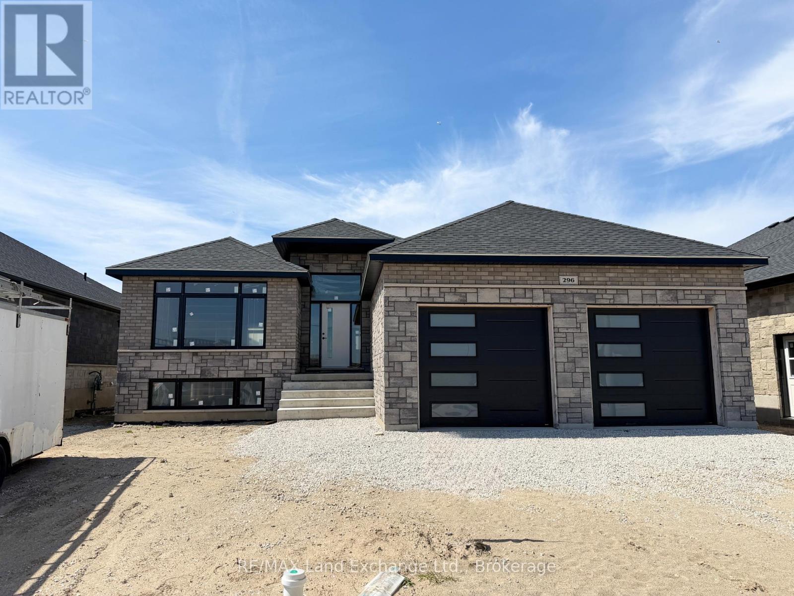 296 Ridge Street, Saugeen Shores, Ontario N0H 2C3 - Photo 4 - X12337497