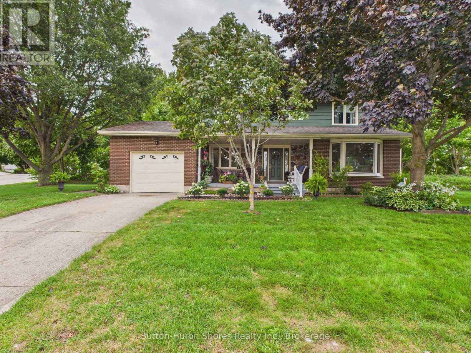 341 Wellington Street, Saugeen Shores, Ontario N0H 2C4 - Photo 3 - X12367579