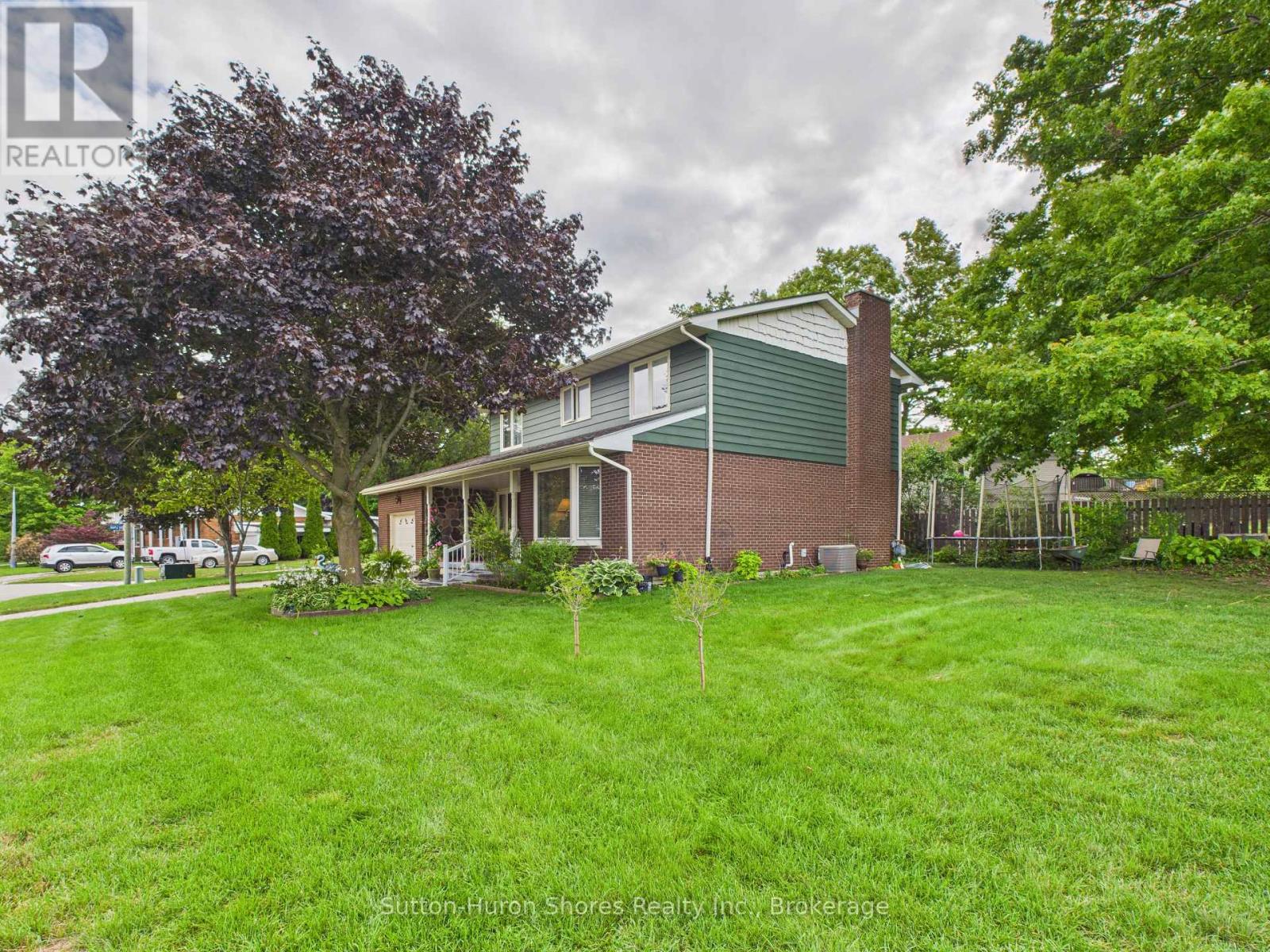 341 Wellington Street, Saugeen Shores, Ontario N0H 2C4 - Photo 4 - X12367579