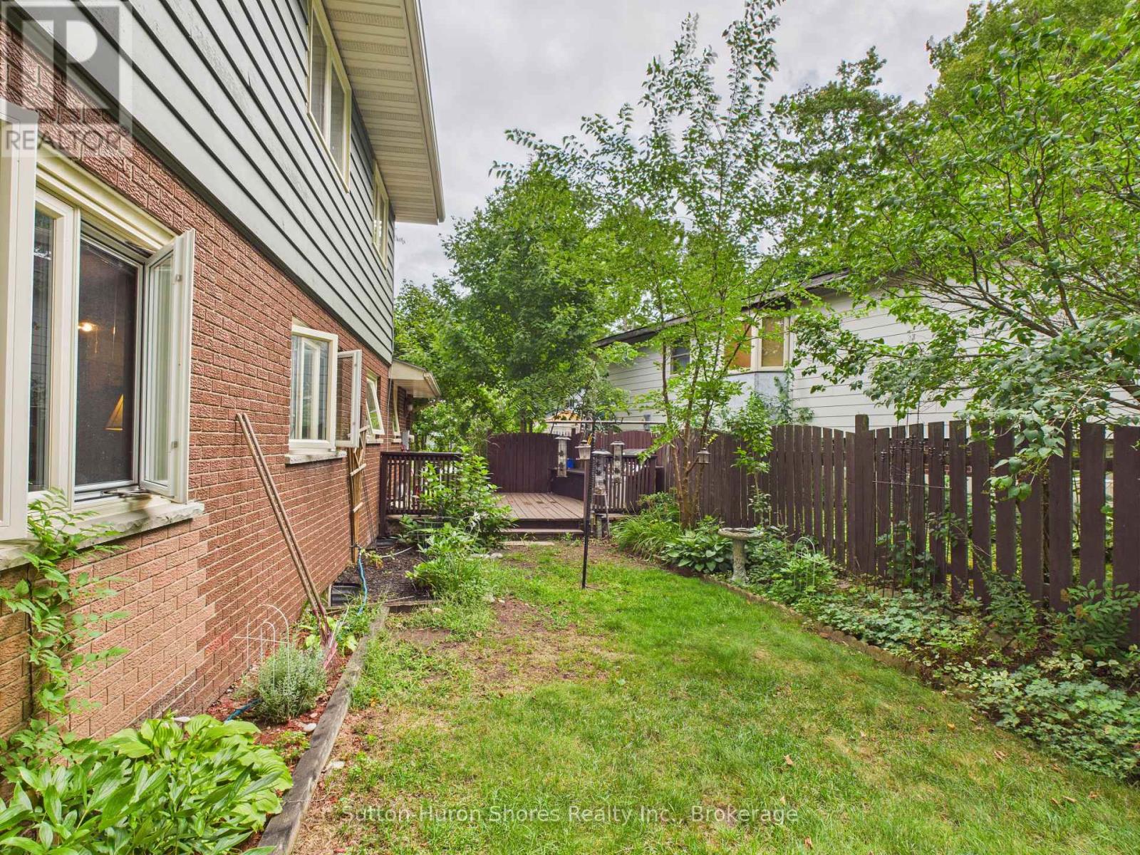 341 Wellington Street, Saugeen Shores, Ontario N0H 2C4 - Photo 6 - X12367579