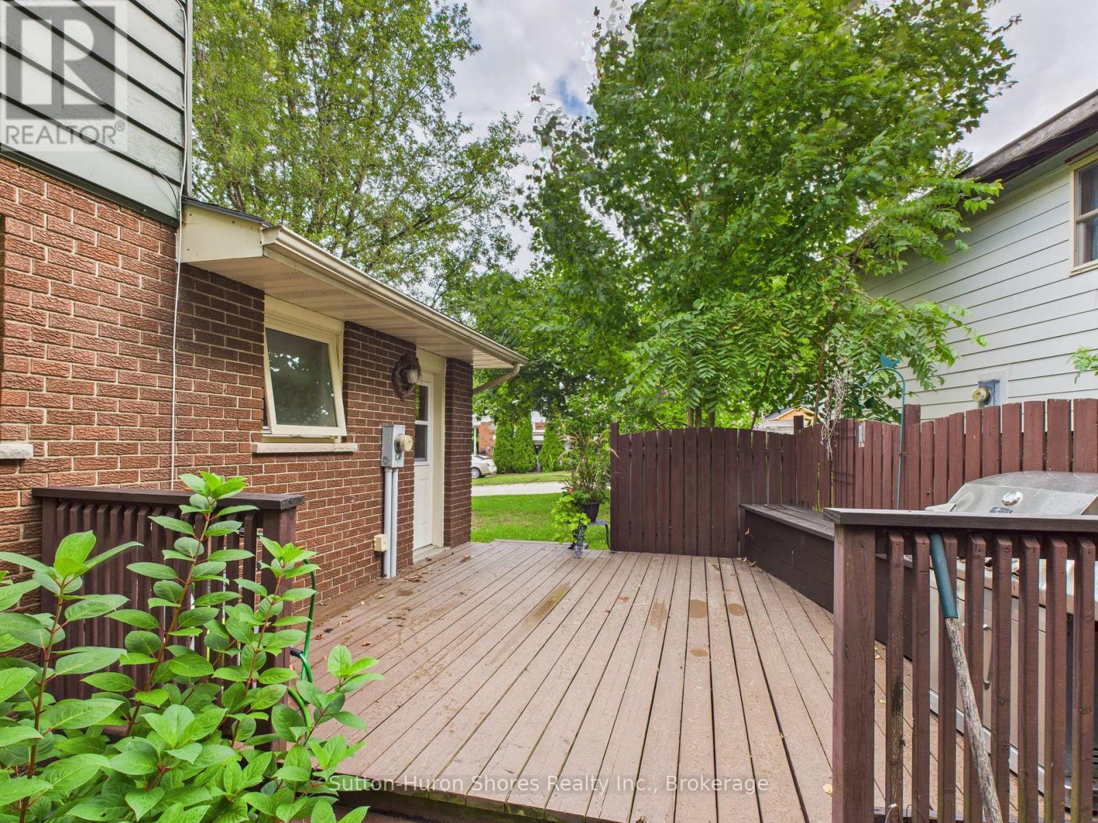 341 Wellington Street, Saugeen Shores, Ontario N0H 2C4 - Photo 7 - X12367579