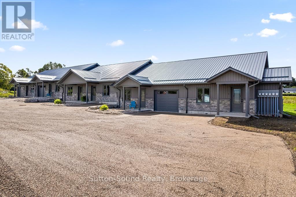 4 - 18 Maple Golf Crescent, Northern Bruce Peninsula, Ontario N0H 2R0 - Photo 6 - X12387591