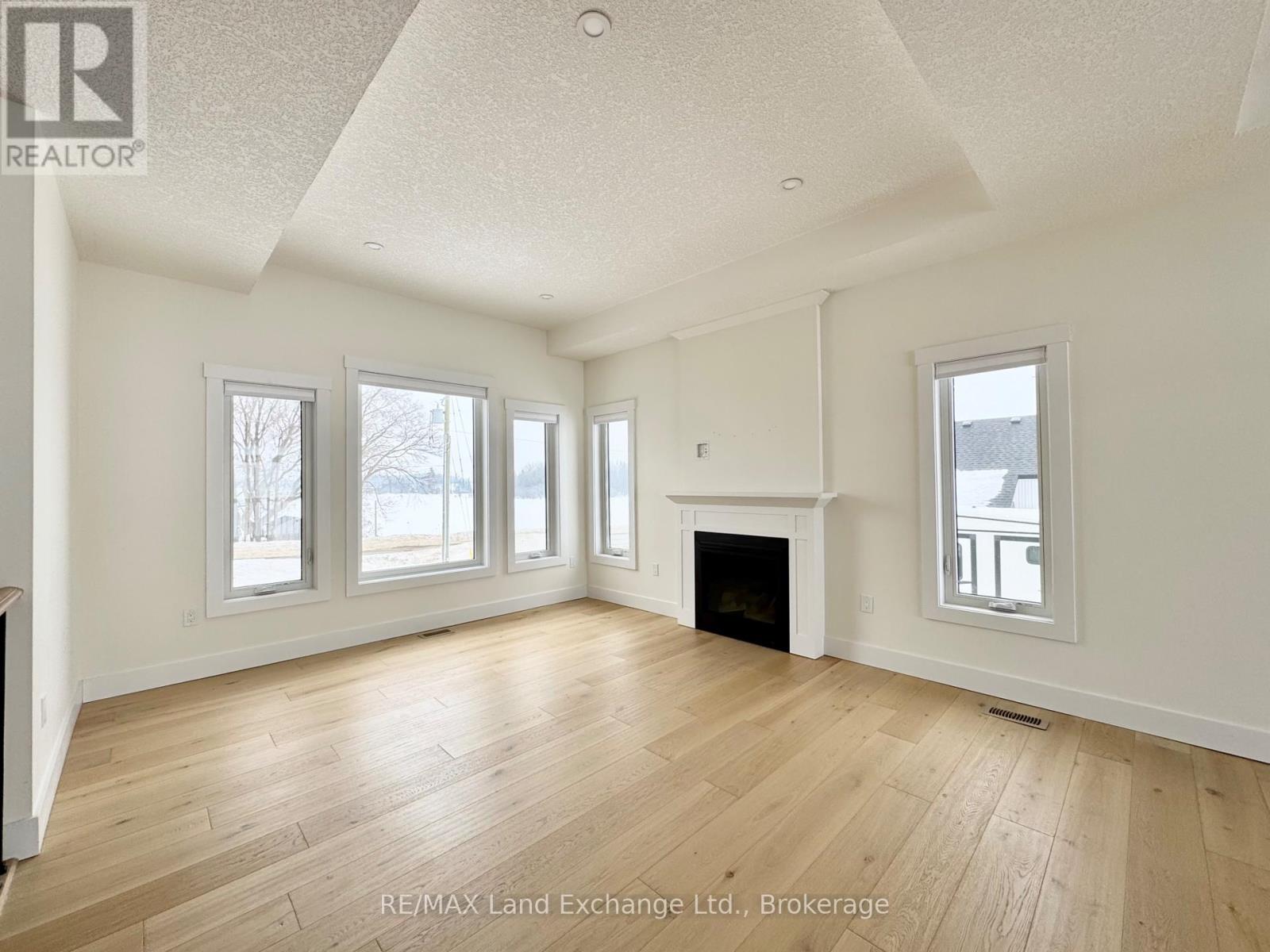 4829 Bruce Road 3, Saugeen Shores, Ontario N0H 2C7 - Photo 2 - X12437776