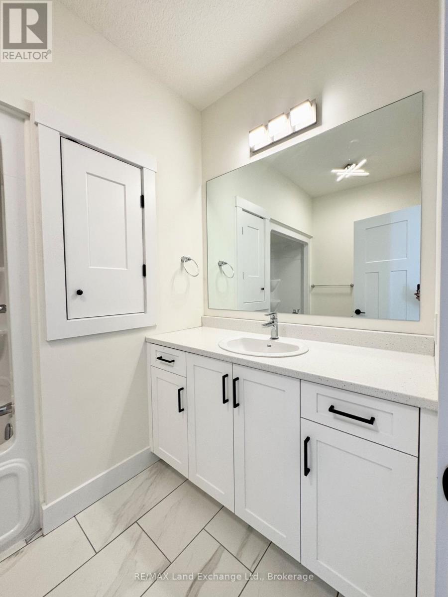4829 Bruce Road 3, Saugeen Shores, Ontario N0H 2C7 - Photo 5 - X12437776
