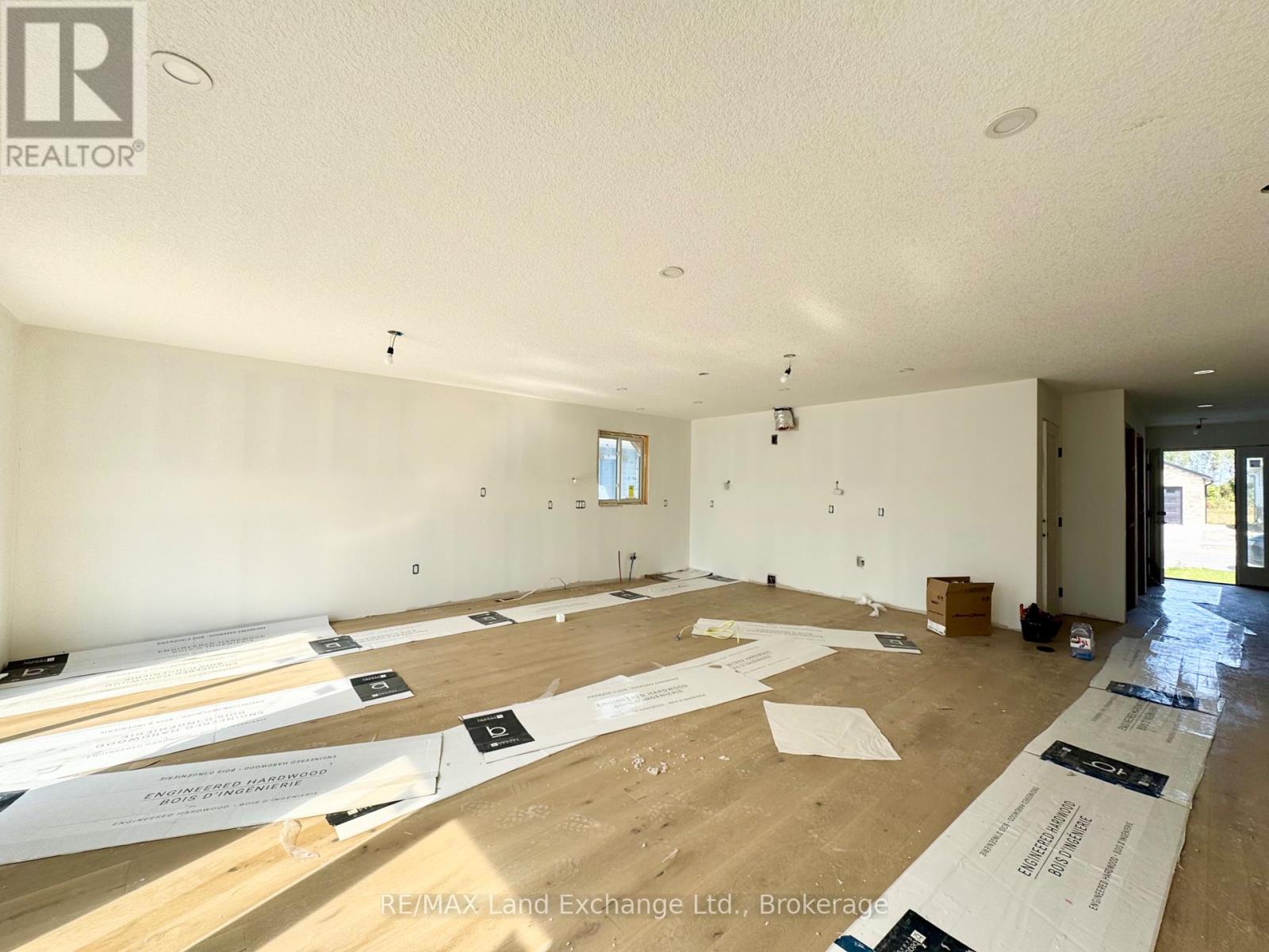 448 Burnside Street, Saugeen Shores, Ontario N0H 2C3 - Photo 3 - X12443427