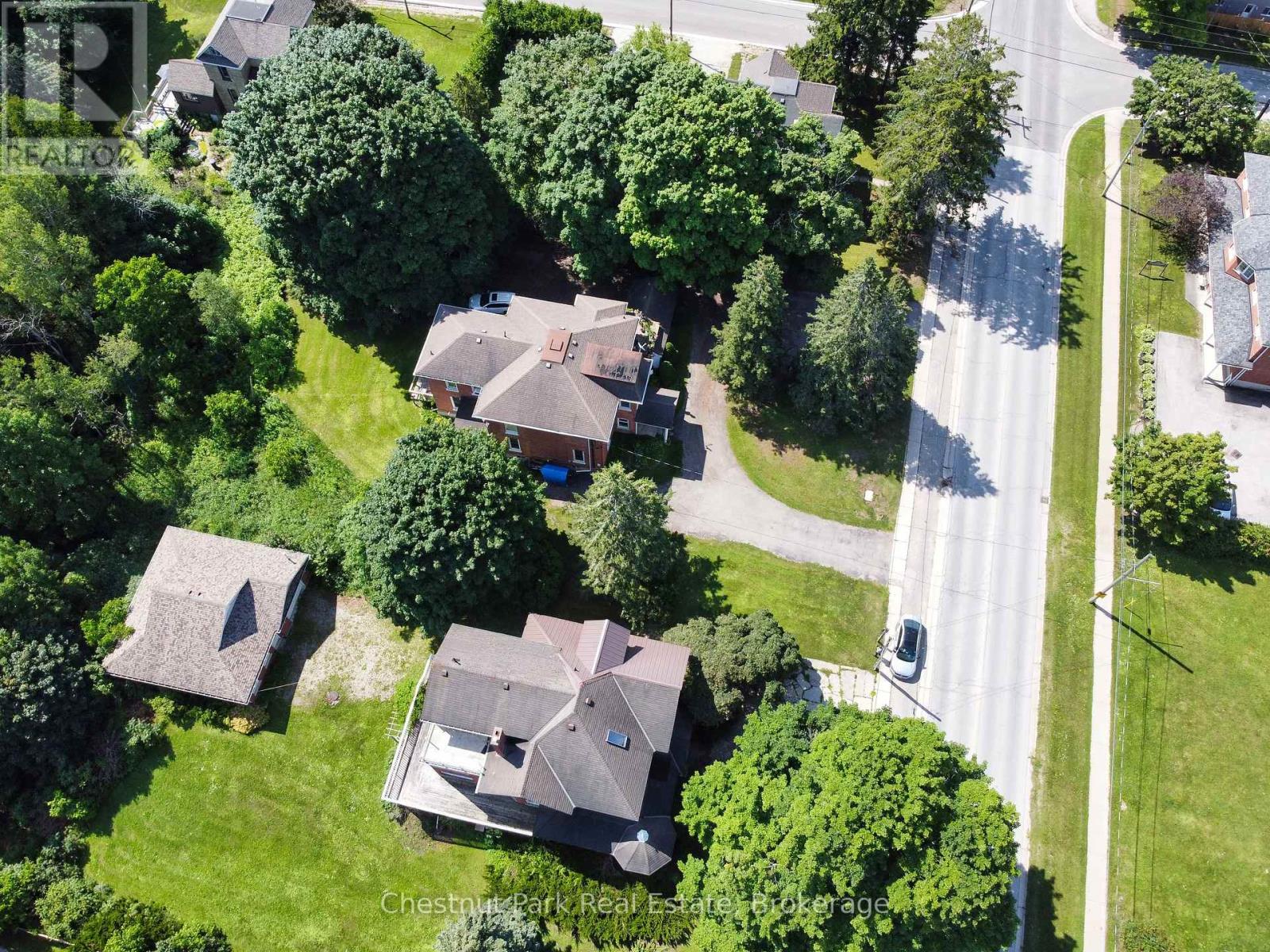 319 Berford Street, South Bruce Peninsula, Ontario N0H 2T0 - Photo 2 - X12457071