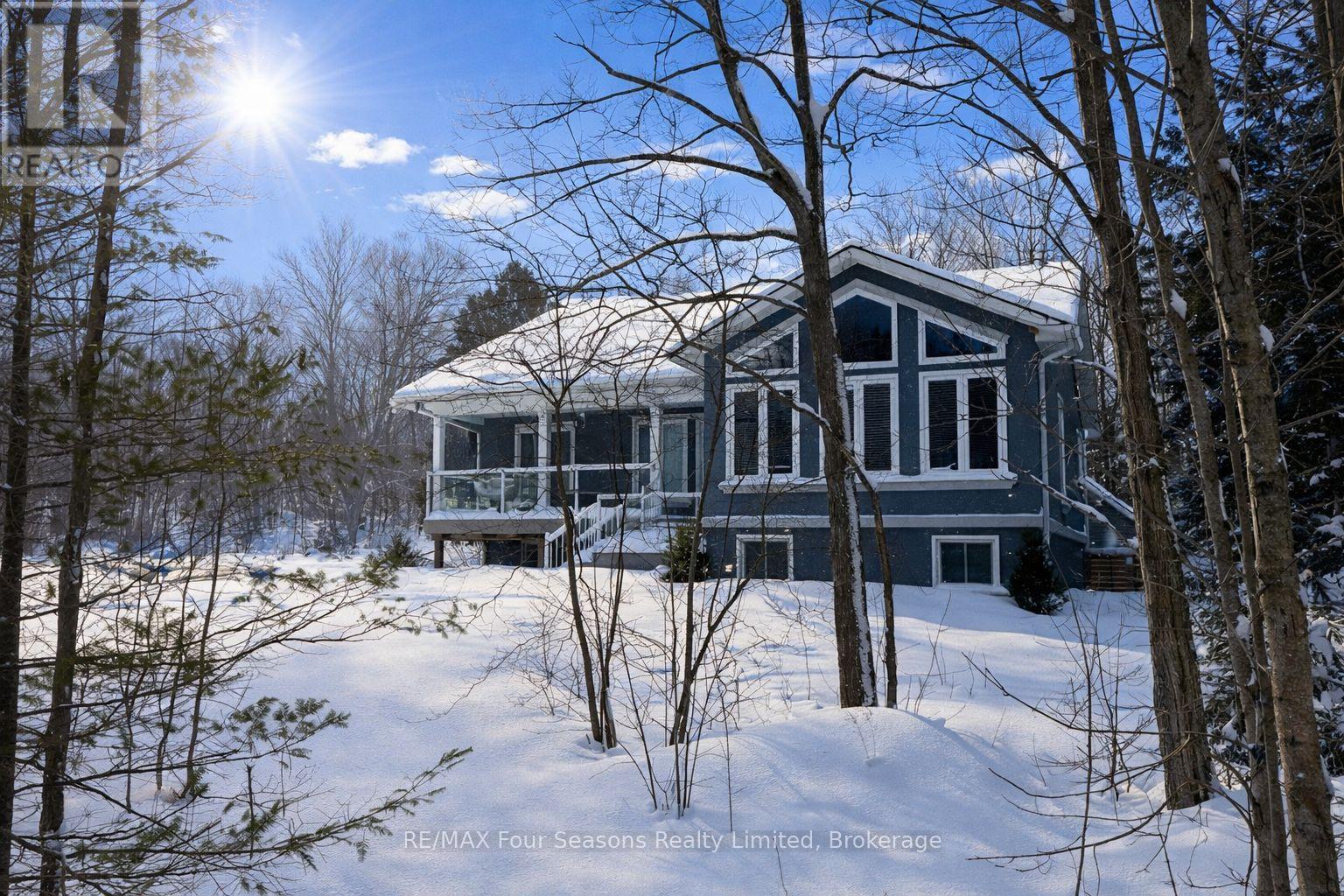 37 Silver Lake Crescent, South Bruce Peninsula, Ontario N0H 2G0 - Photo 1 - X12494692