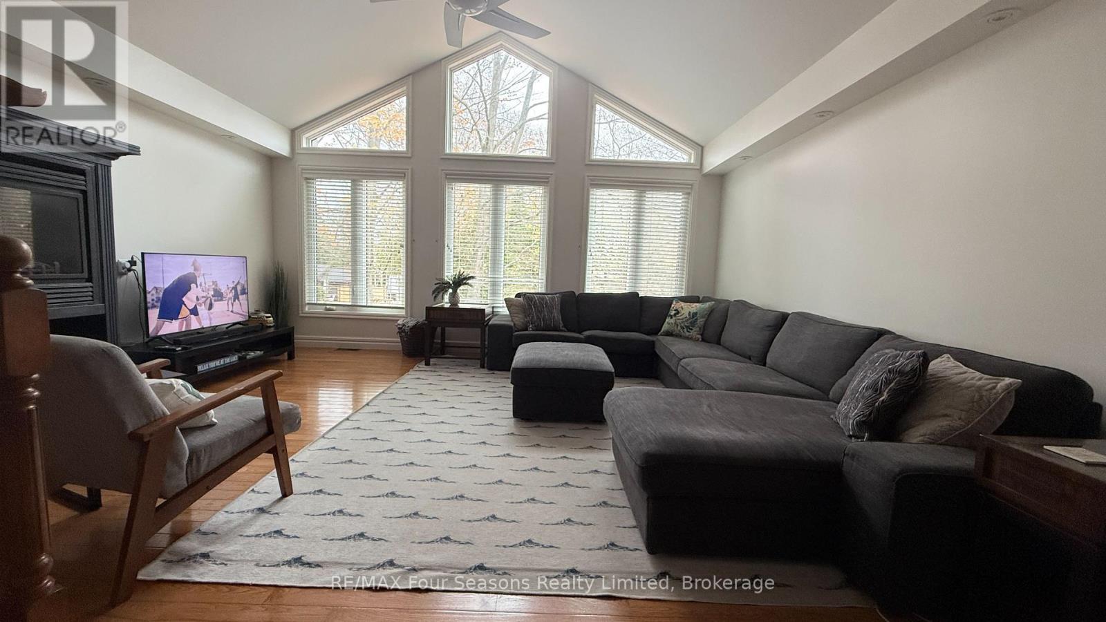 37 Silver Lake Crescent, South Bruce Peninsula, Ontario N0H 2G0 - Photo 6 - X12494692