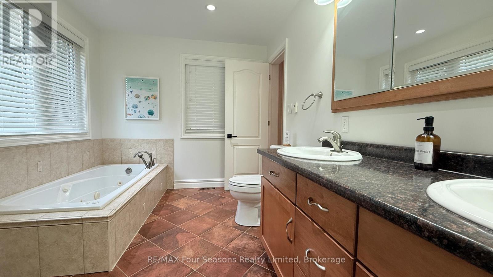 37 Silver Lake Crescent, South Bruce Peninsula, Ontario N0H 2G0 - Photo 8 - X12494692