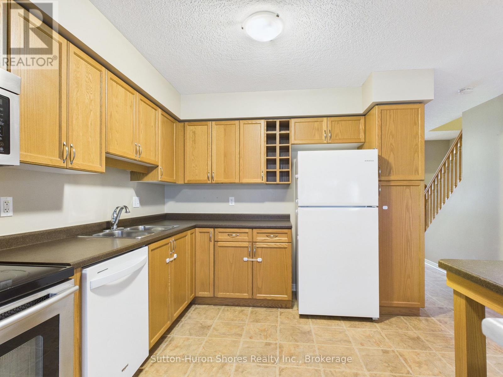 101 - 409 Joseph Street, Saugeen Shores, Ontario N0H 2C2 - Photo 5 - X12510634