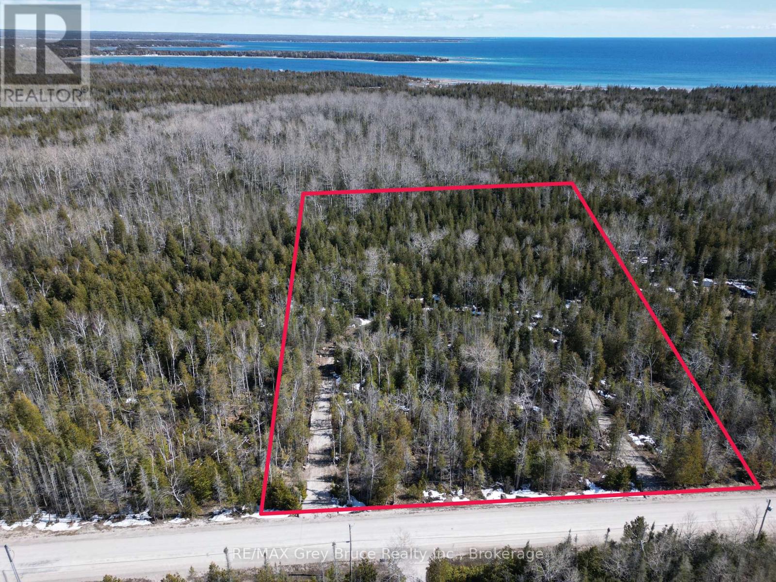 31 Baise Avenue, Northern Bruce Peninsula, Ontario N0H 2R0 - Photo 1 - X12526086