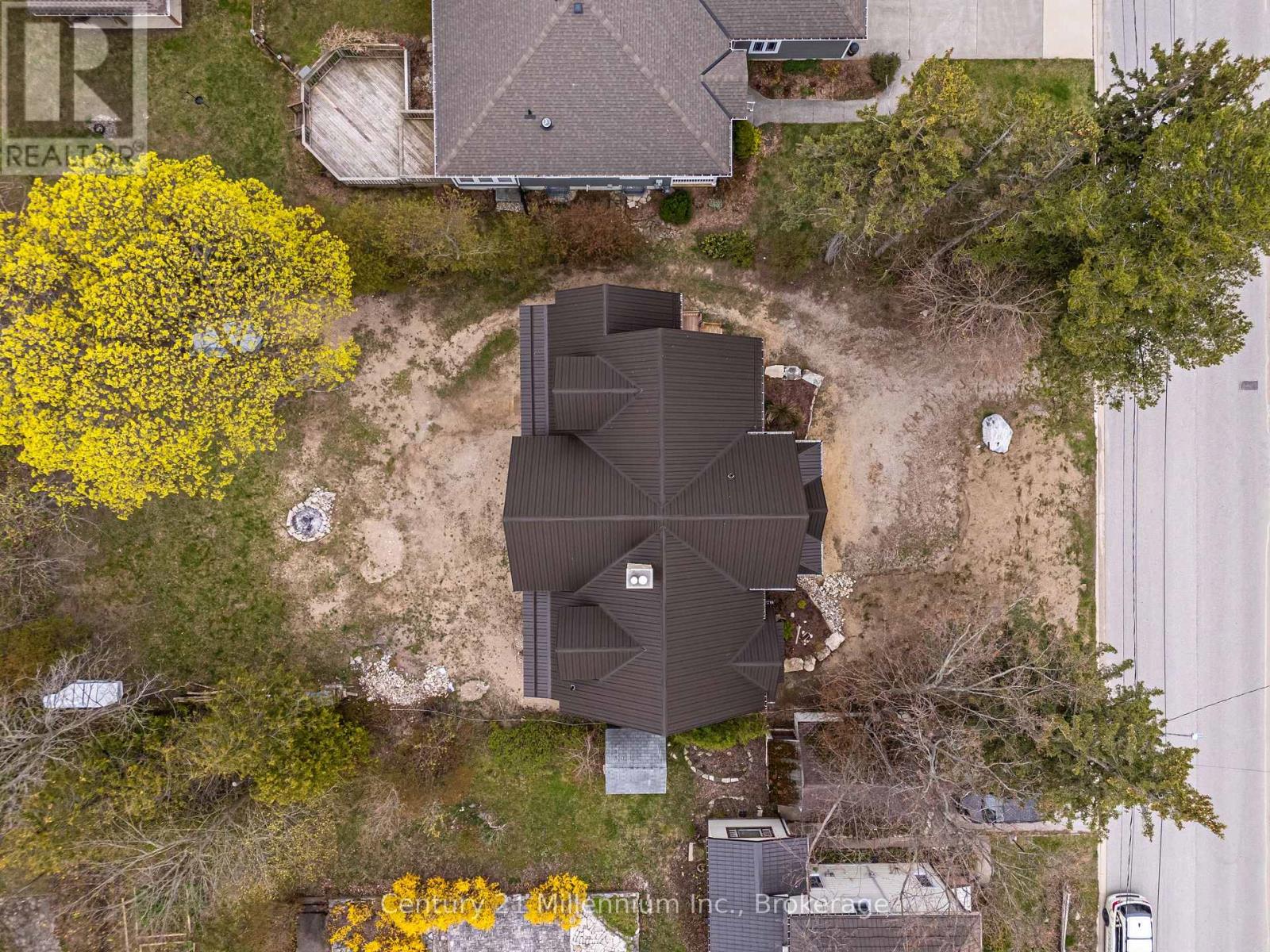 166 Clarendon Street, Saugeen Shores, Ontario N0H 2L0 - Photo 3 - X12566478