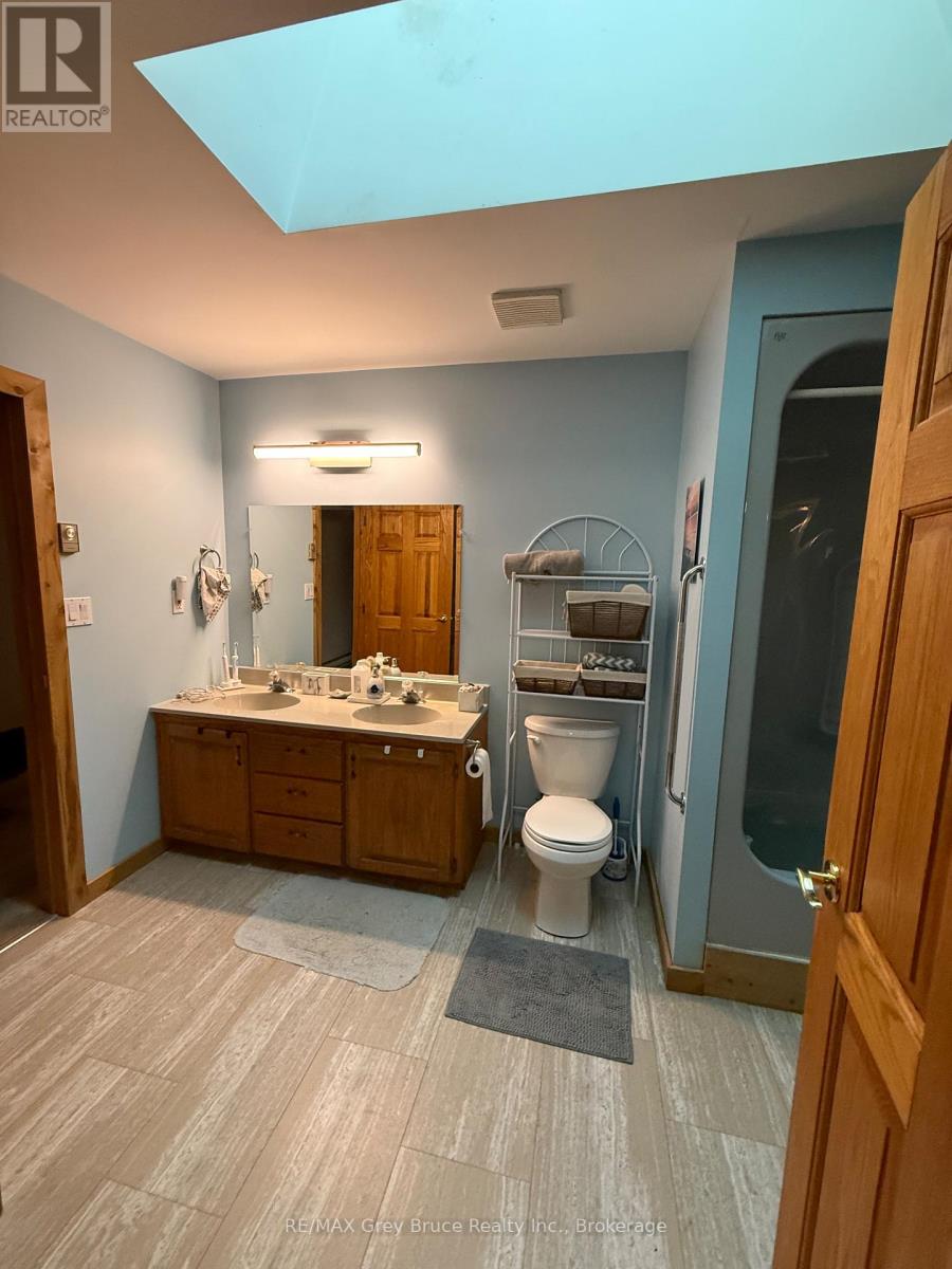 210 Cape Hurd Road, Northern Bruce Peninsula, Ontario N0H 2R0 - Photo 9 - X12592076