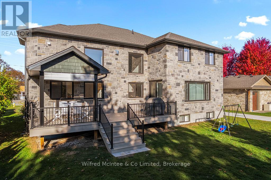 72 Victoria Street S, Saugeen Shores, Ontario N0H 2L0 - Photo 4 - X12601602