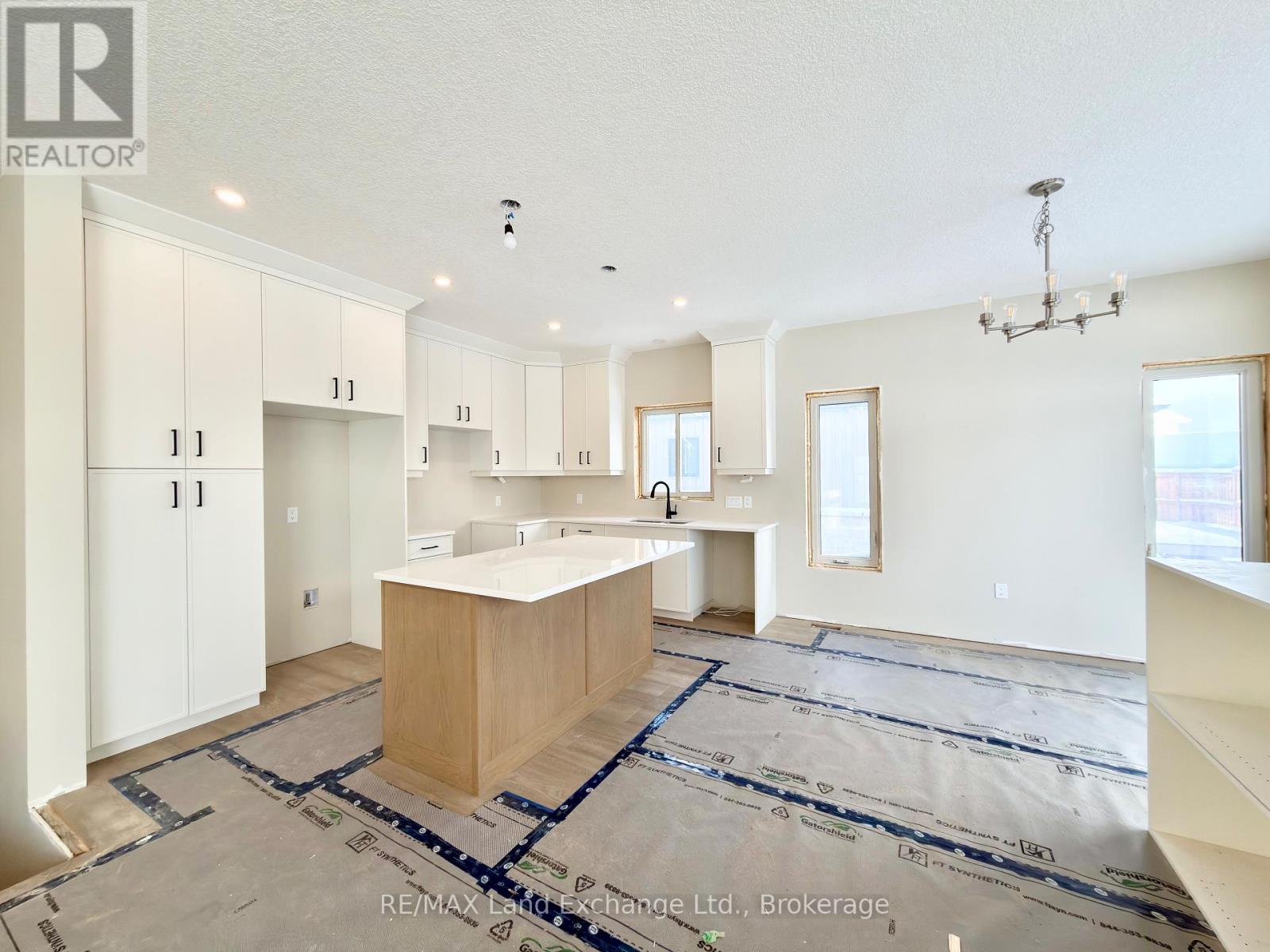 159 Westlinks Drive, Saugeen Shores, Ontario N0H 2C3 - Photo 2 - X12604940