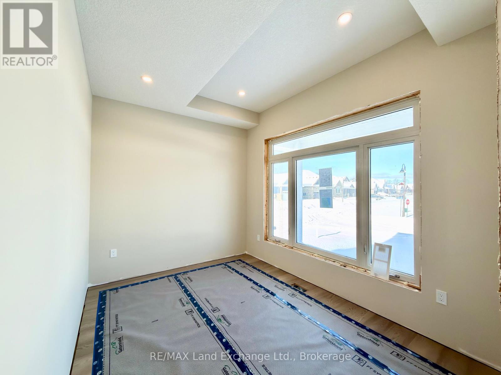 159 Westlinks Drive, Saugeen Shores, Ontario N0H 2C3 - Photo 3 - X12604940