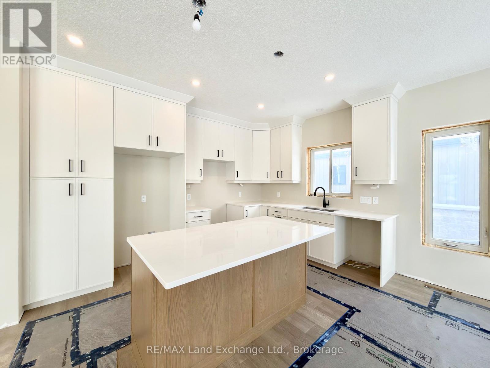 159 Westlinks Drive, Saugeen Shores, Ontario N0H 2C3 - Photo 4 - X12604940