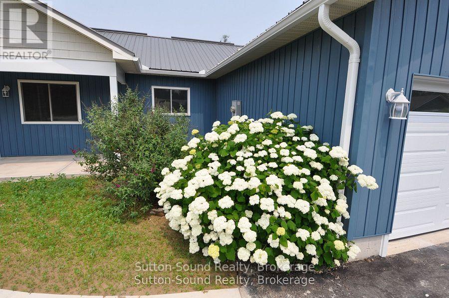 1 Williamson Place, South Bruce Peninsula, Ontario N0H 2T0 - Photo 2 - X12660692