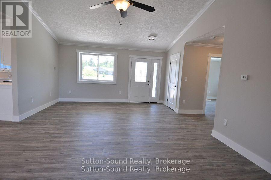 1 Williamson Place, South Bruce Peninsula, Ontario N0H 2T0 - Photo 5 - X12660692