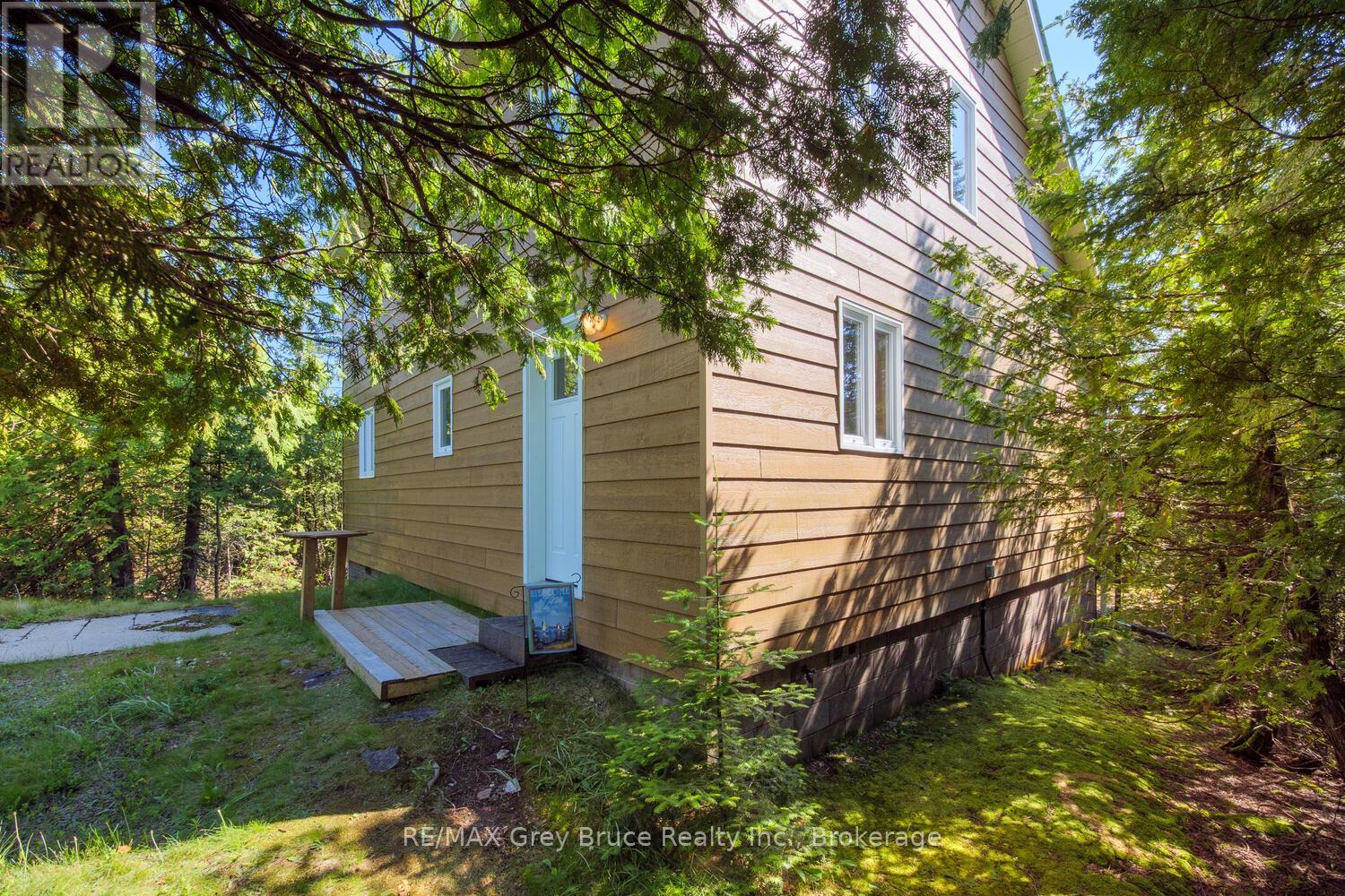 159 Zorra Drive, Northern Bruce Peninsula, Ontario N0H 2R0 - Photo 3 - X12732682
