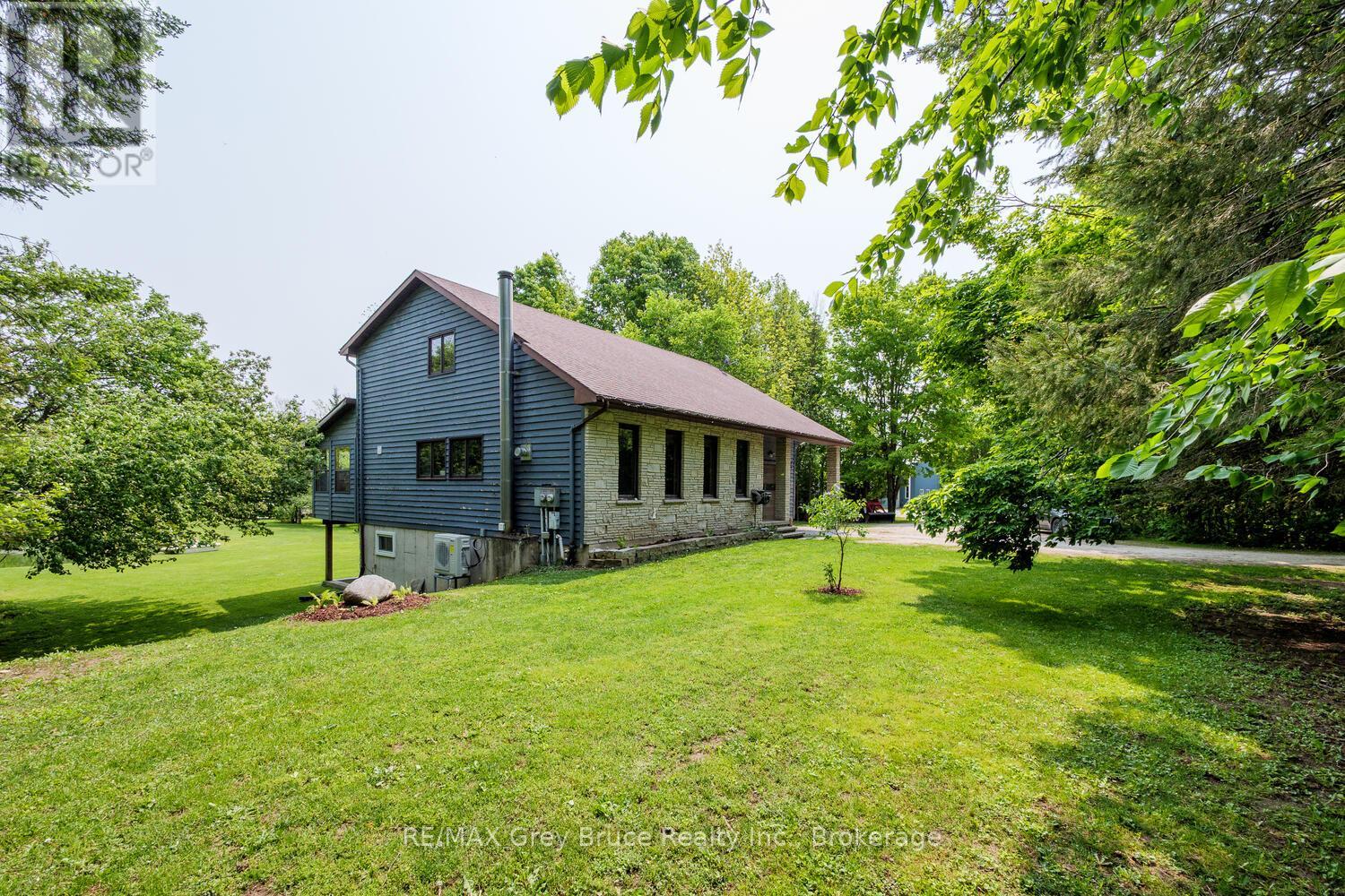 1033 Bruce Road 9, South Bruce Peninsula, Ontario N0H 2T0 - Photo 4 - X12749326