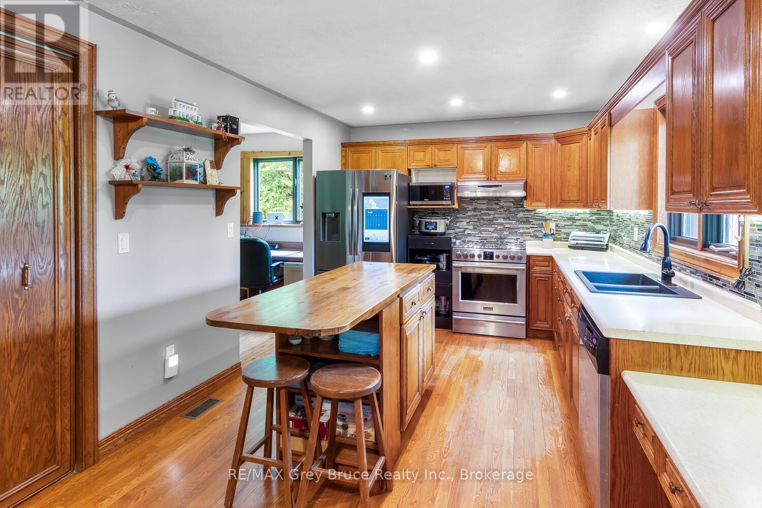 1033 Bruce Road 9, South Bruce Peninsula, Ontario N0H 2T0 - Photo 8 - X12749326