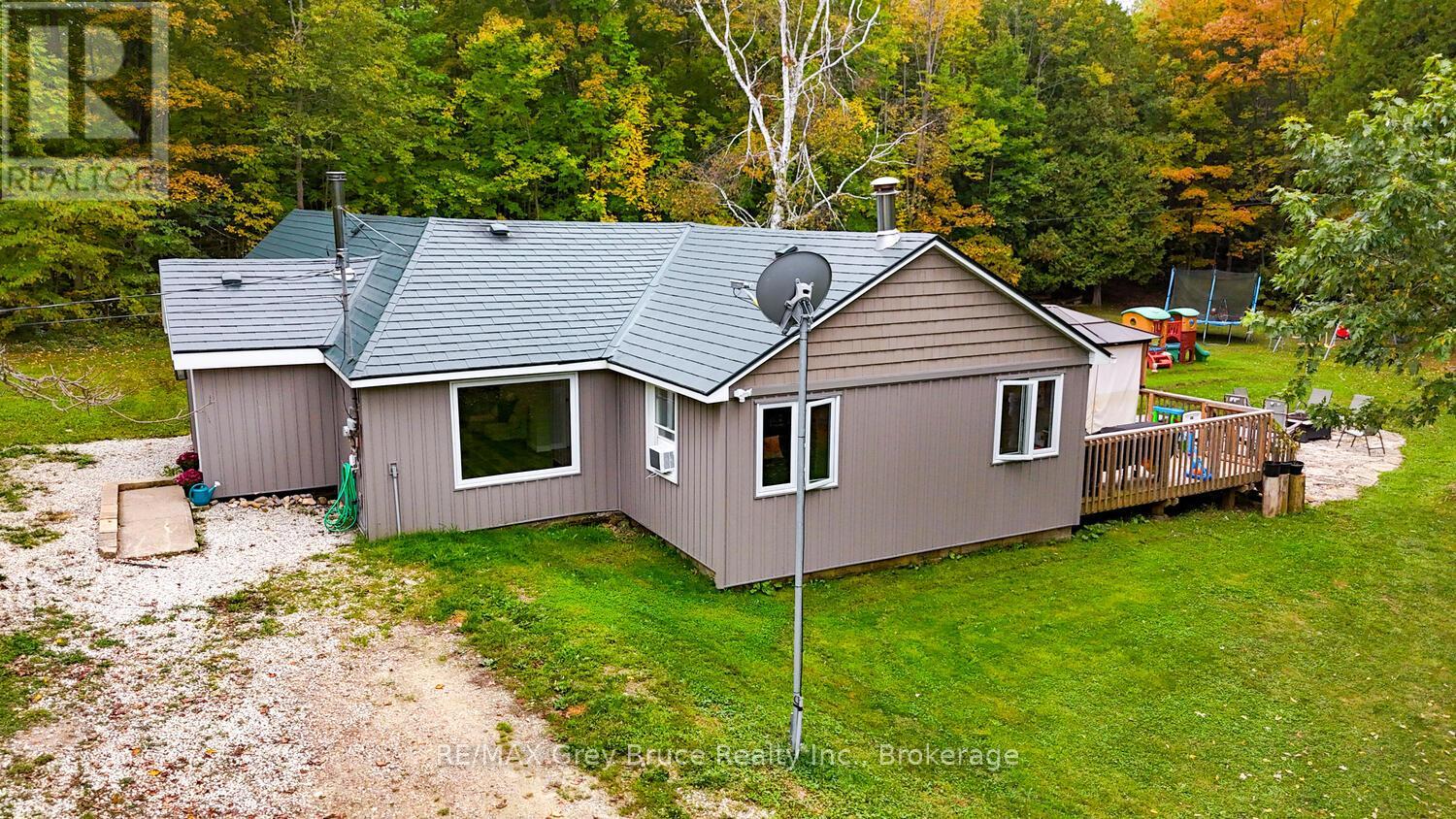 217 Kings Crescent, South Bruce Peninsula, Ontario N0H 2T0 - Photo 3 - X12758678