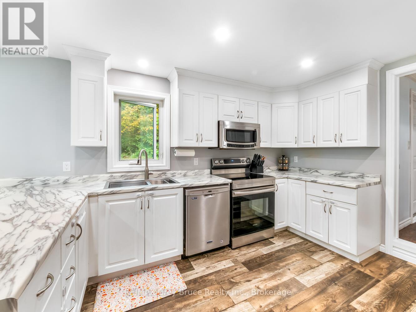 217 Kings Crescent, South Bruce Peninsula, Ontario N0H 2T0 - Photo 9 - X12758678