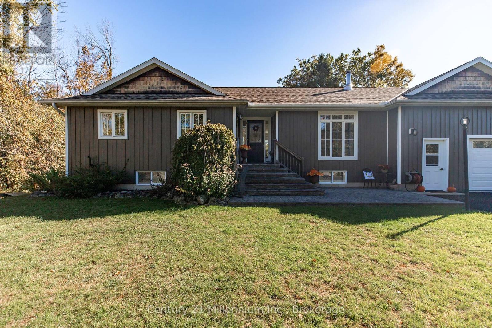 23 Pierce Street N, South Bruce Peninsula, Ontario N0H 2T0 - Photo 3 - X12780952