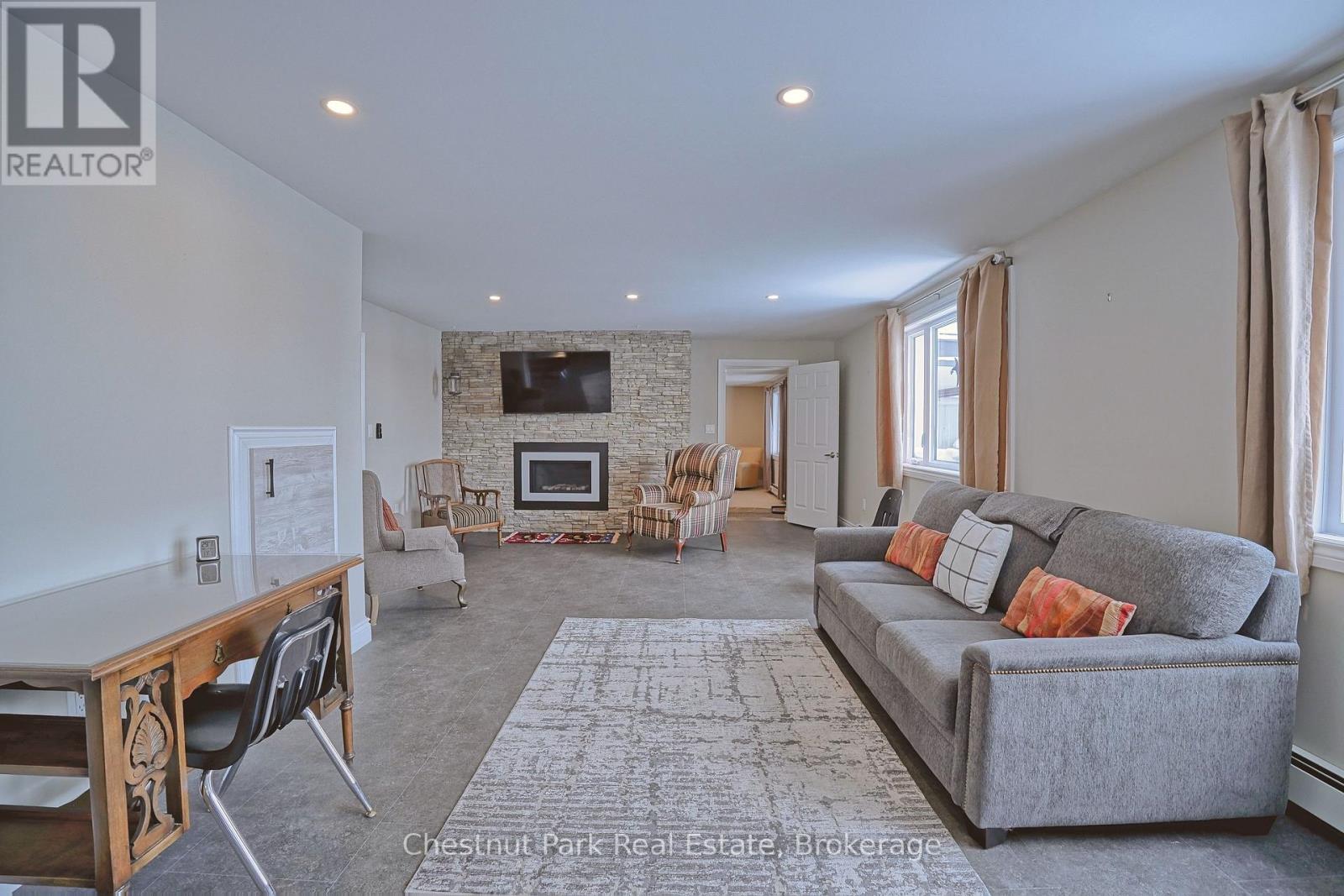 502435 Grey Road 1, Georgian Bluffs, Ontario N0H 2T0 - Photo 5 - X12782326