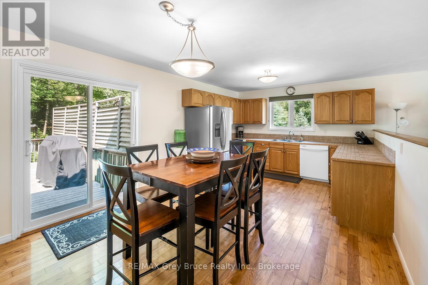 32 Sugarbush Road, South Bruce Peninsula, Ontario N0H 2T0 - Photo 9 - X12808286