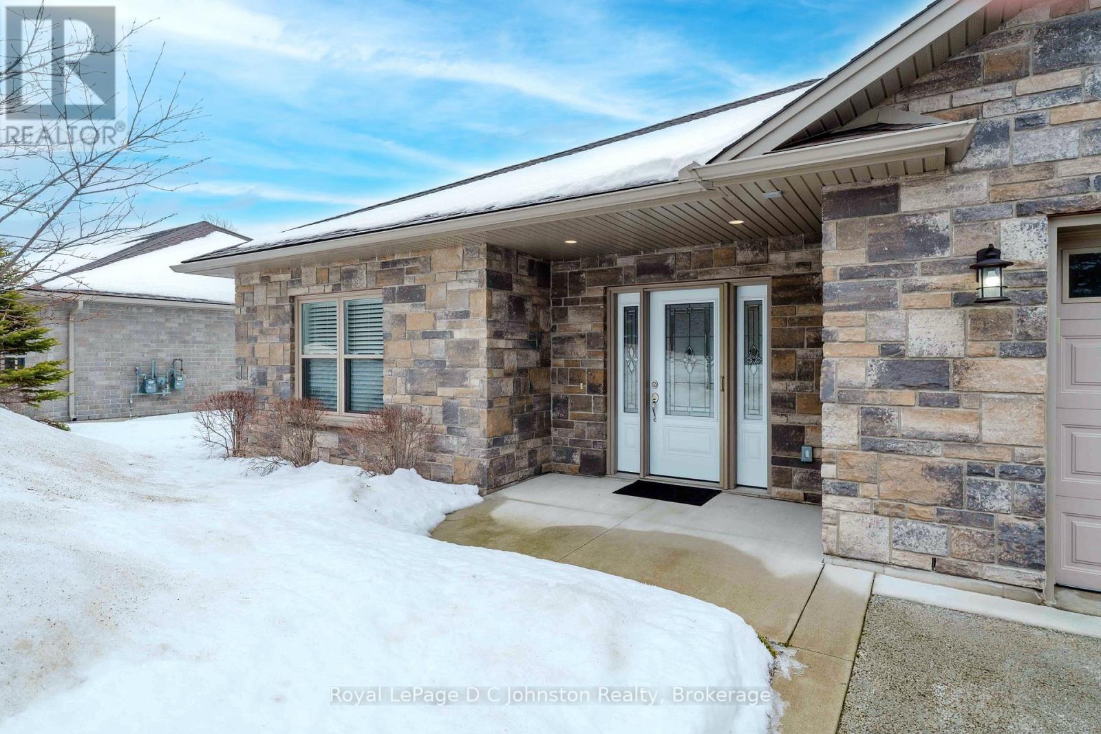 228 Grey Street S, Saugeen Shores, Ontario N0H 2L0 - Photo 1 - X12808830