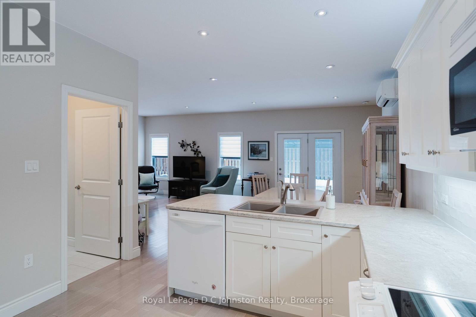 228 Grey Street S, Saugeen Shores, Ontario N0H 2L0 - Photo 6 - X12808830