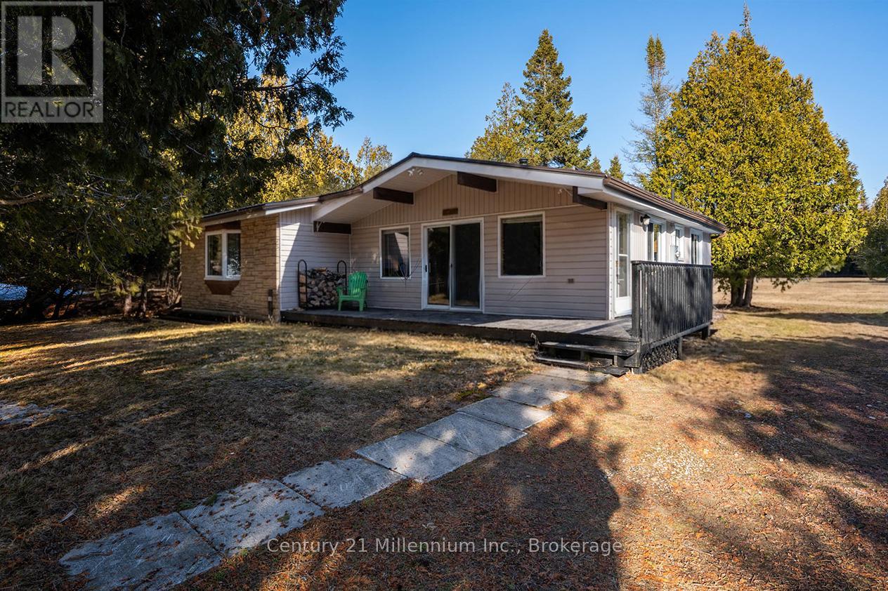 465 Shoreline Avenue, South Bruce Peninsula, Ontario N0H 2T0 - Photo 1 - X12816496