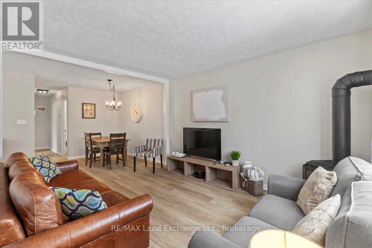 283 Bricker Street, Saugeen Shores, Ontario N0H 2C1 - Photo 9 - X12823962