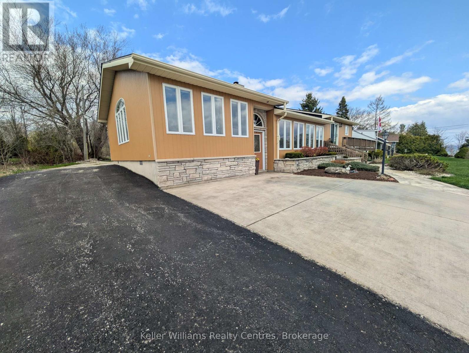 11 Mallory Beach Road, South Bruce Peninsula, Ontario N0H 2T0 - Photo 4 - X12835420