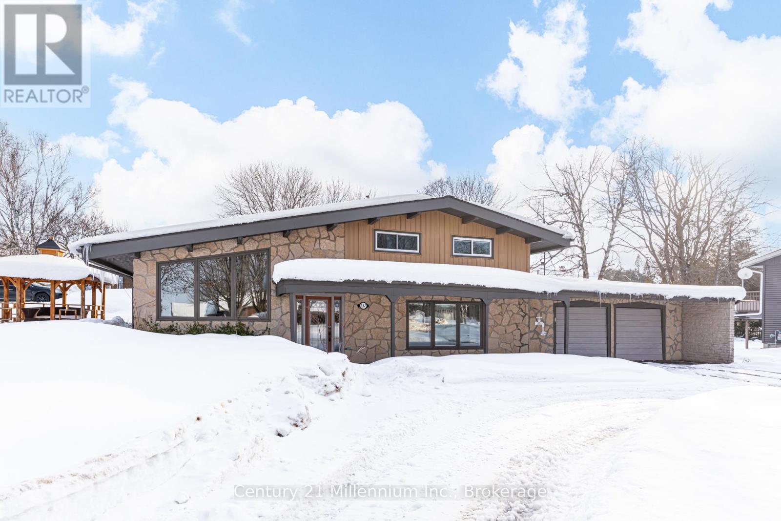 537 George Street, South Bruce Peninsula, Ontario N0H 2T0 - Photo 1 - X12835918