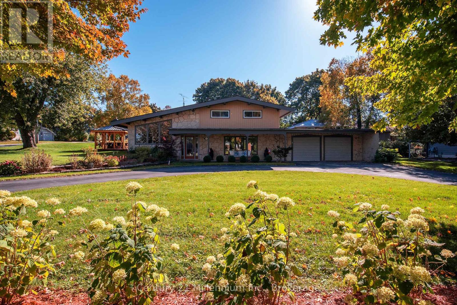 537 George Street, South Bruce Peninsula, Ontario N0H 2T0 - Photo 2 - X12835918