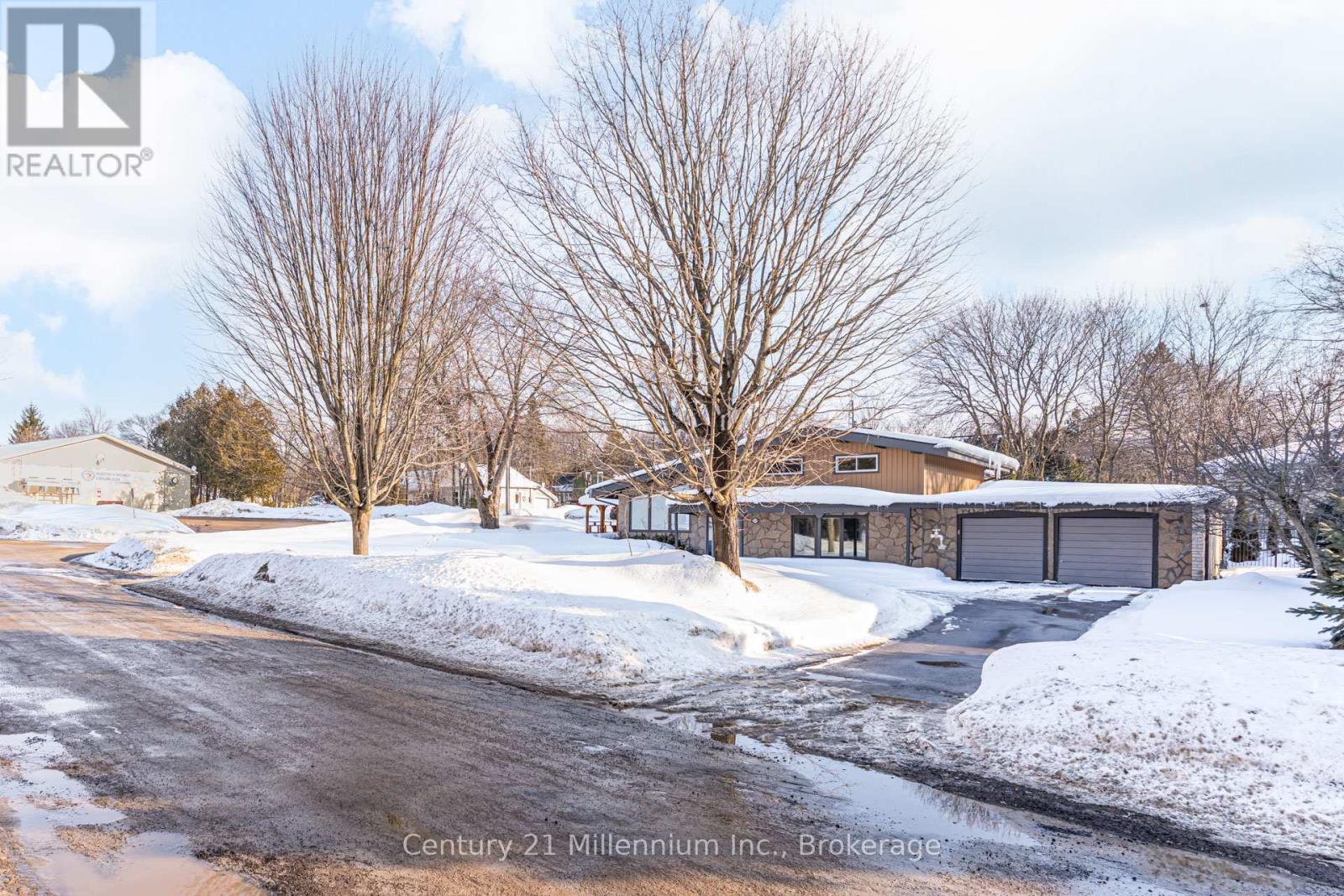 537 George Street, South Bruce Peninsula, Ontario N0H 2T0 - Photo 5 - X12835918