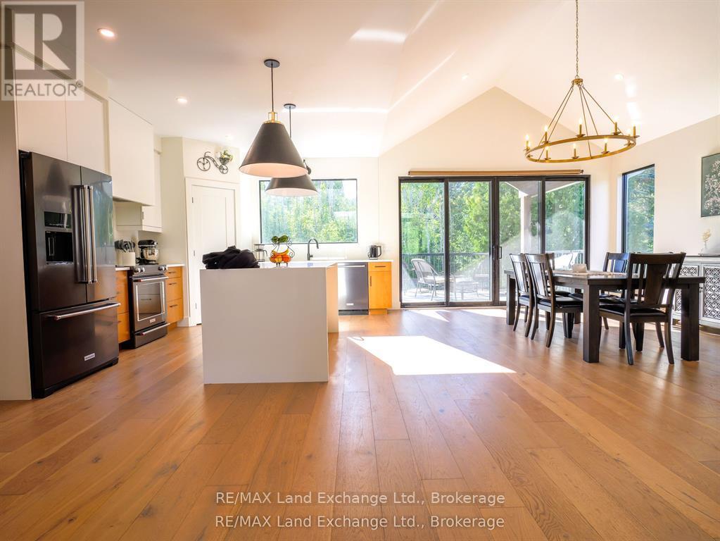 72 Ottawa Avenue, Saugeen Shores, Ontario N0H 2L0 - Photo 5 - X12836282