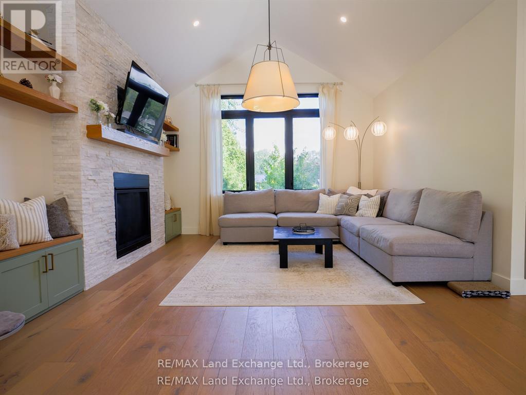 72 Ottawa Avenue, Saugeen Shores, Ontario N0H 2L0 - Photo 8 - X12836282