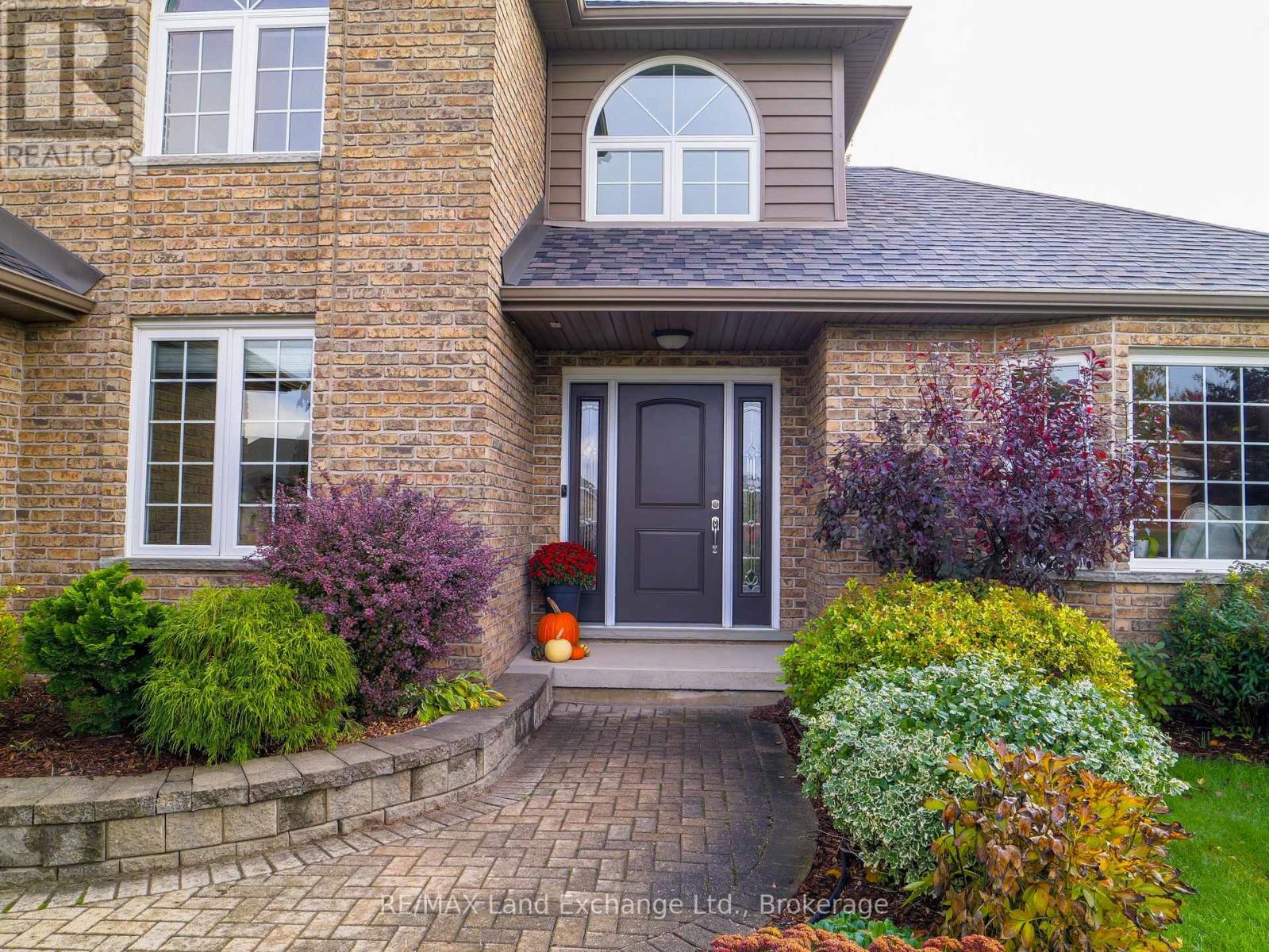 375 Stafford Street, Saugeen Shores, Ontario N0H 2C1 - Photo 2 - X12837844