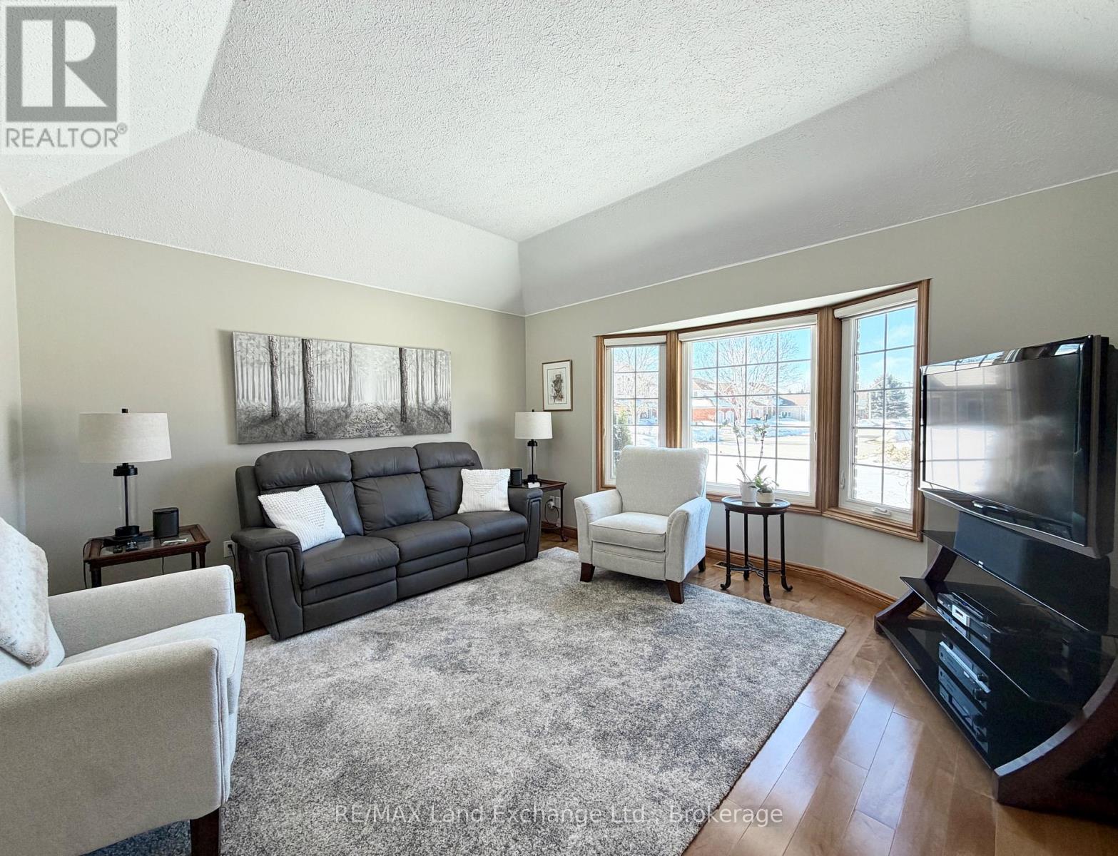 375 Stafford Street, Saugeen Shores, Ontario N0H 2C1 - Photo 3 - X12837844